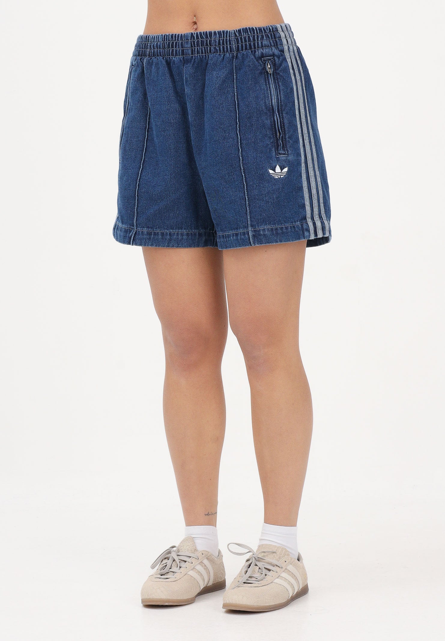 ADIDAS ORIGINALS Shorts Firebird in denim medio da donna JD2562 . ADIDAS ORIGINALS 