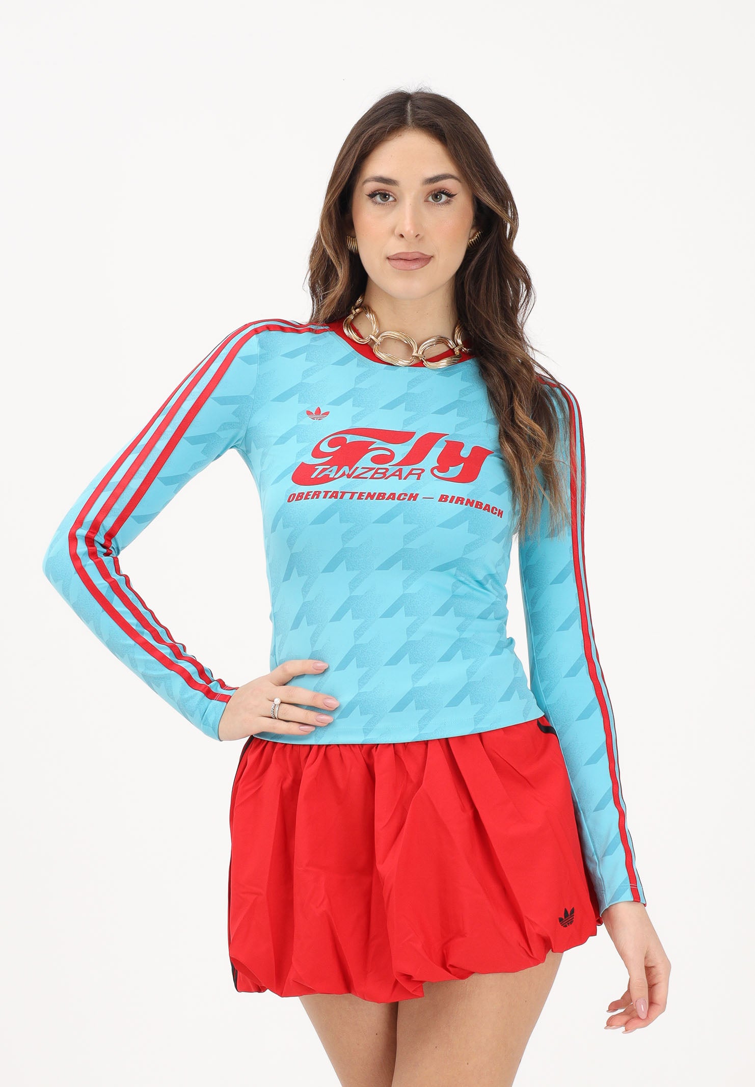 ADIDAS ORIGINALS T-shirt a manica lunga Graphic Football AOP Bodycon azzurra e rossa da donna JW0271 . ADIDAS ORIGINALS 