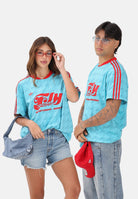 ADIDAS ORIGINALS T-shirt a manica corta Football Allover azzurra e rossa per uomo e donna JW2771 . ADIDAS ORIGINALS 