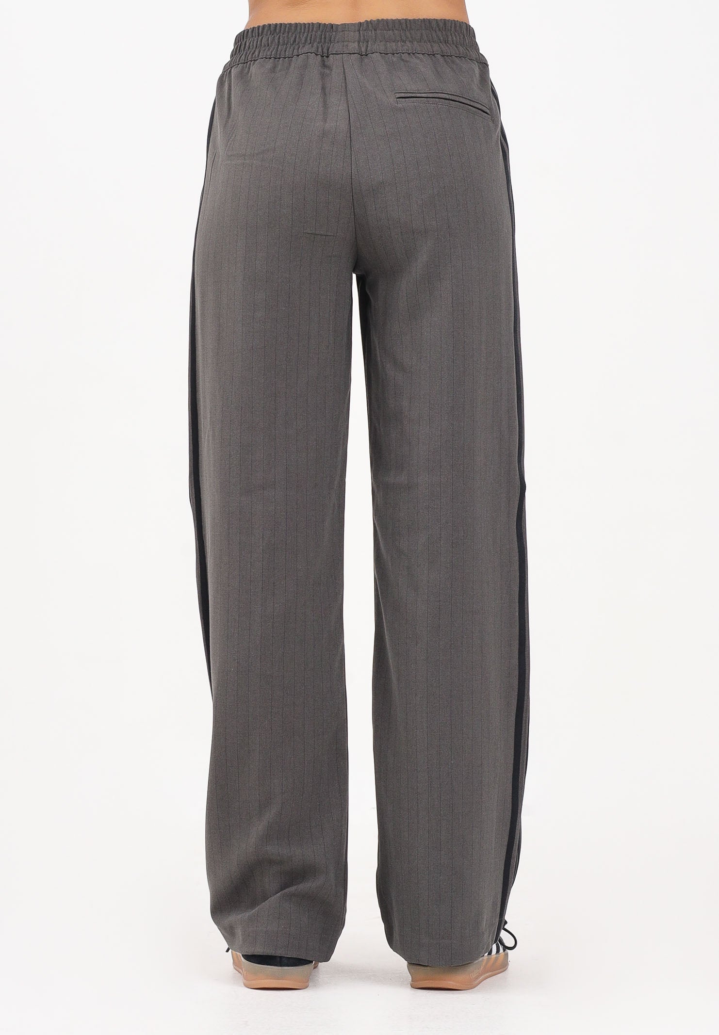 ADIDAS ORIGINALS Pantalone sportivo verde militare da donna JY3521 . ADIDAS ORIGINALS 