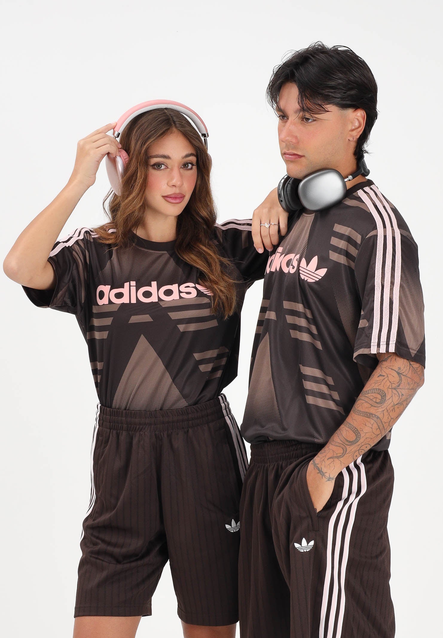 ADIDAS ORIGINALS T-shirt a manica corta LOOSE SPONSORED JERSEY marrone e rosa per uomo e donna KC6429 . ADIDAS ORIGINALS 