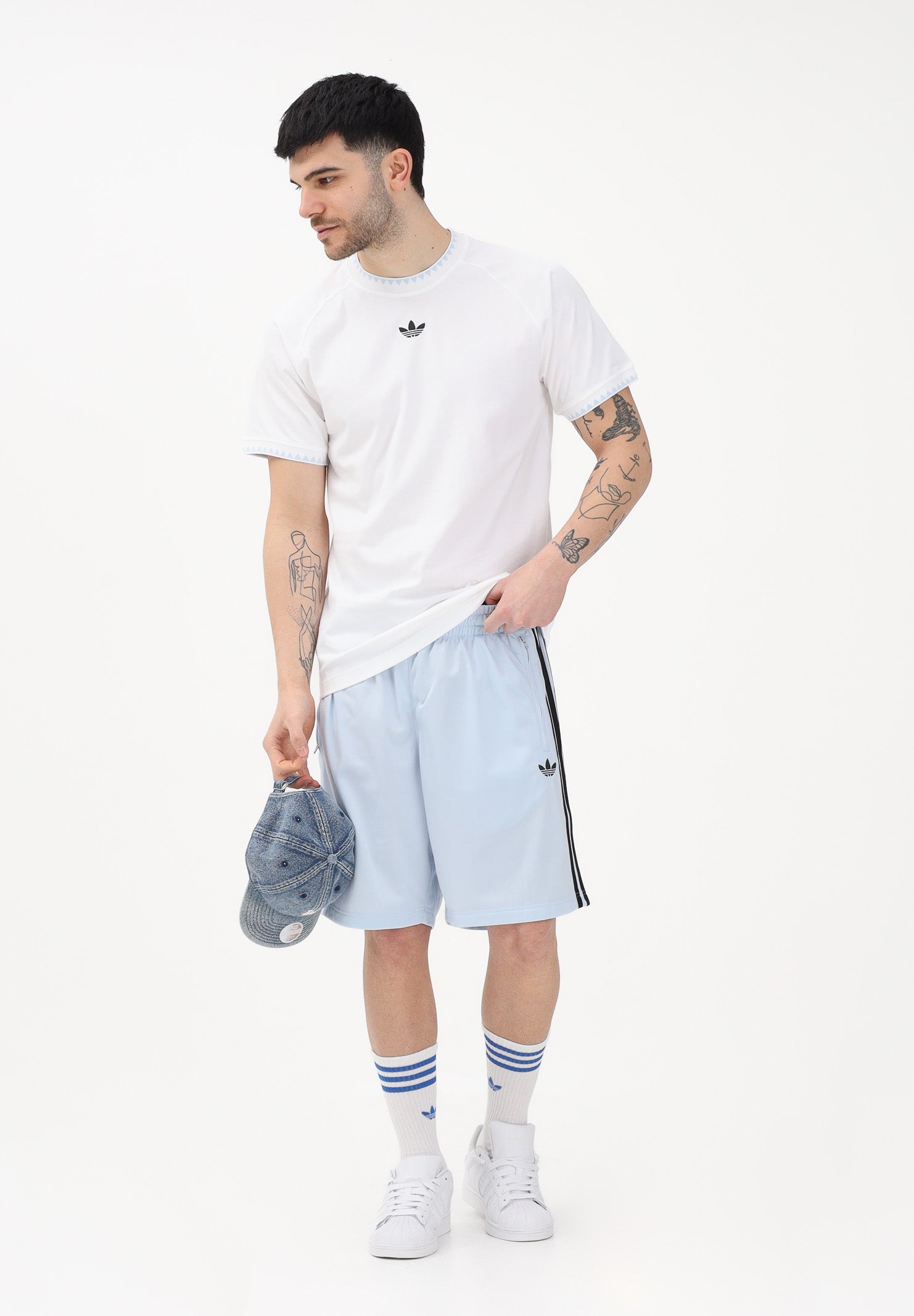ADIDAS ORIGINALS T-shirt a manica corta CHEST STRIPES ENGINEERED COLLAR bianca da uomo KC6448 . ADIDAS ORIGINALS 