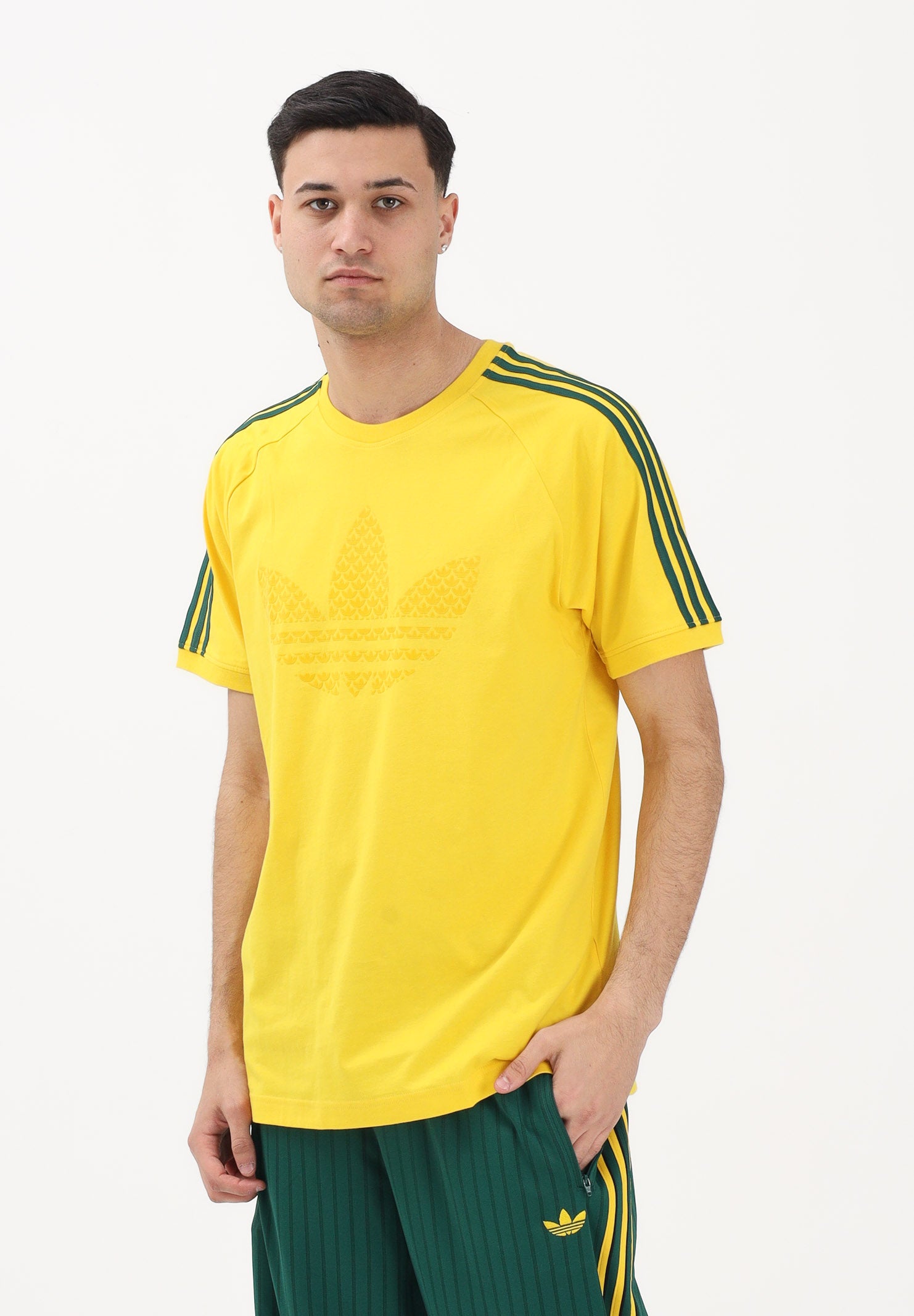 ADIDAS ORIGINALS T-shirt a manica corta Monogram Infill 3S gialla e verde da uomo KD0404 . ADIDAS ORIGINALS 
