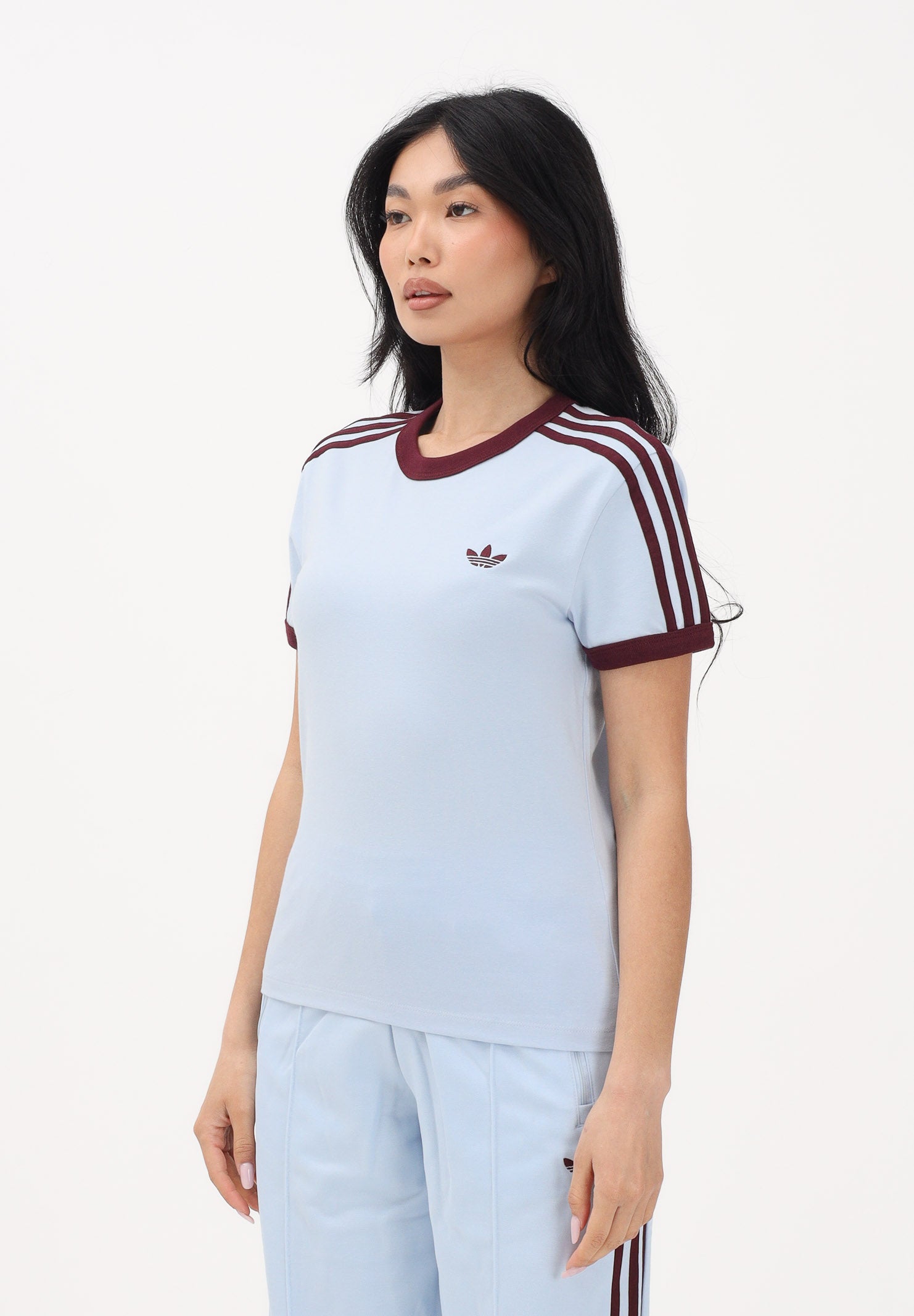 ADIDAS ORIGINALS T-shirt a manica corta 3 STRIPES celeste e bordeaux da donna KD3684 . ADIDAS ORIGINALS 
