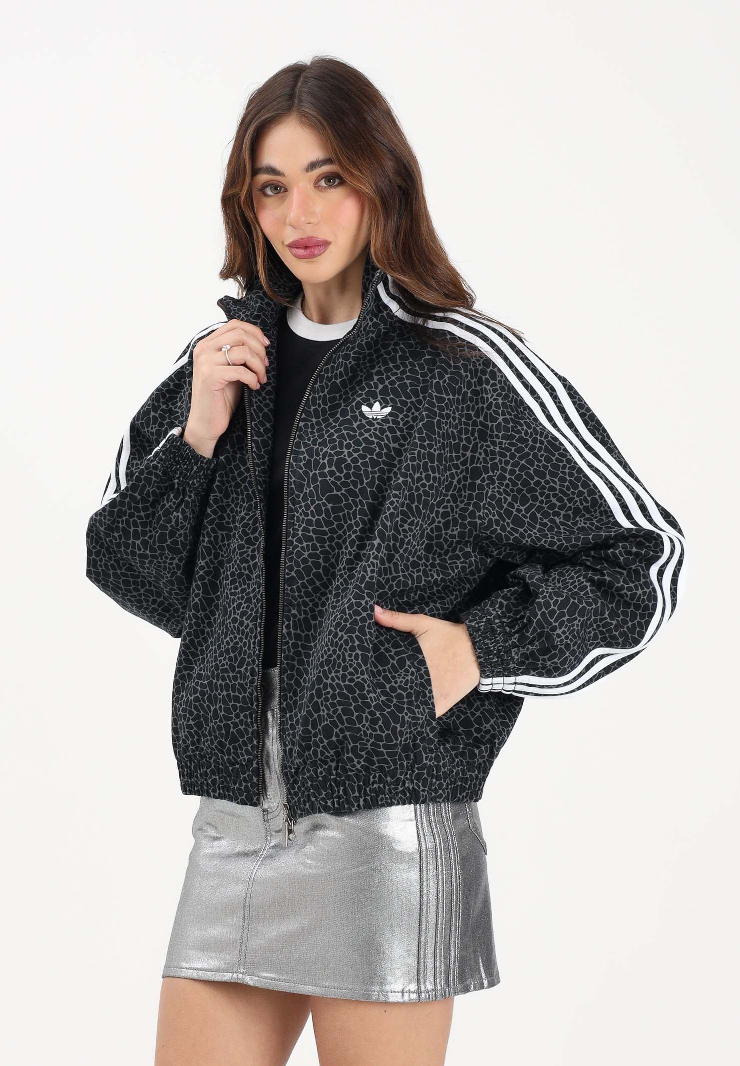 ADIDAS ORIGINALS Giubbotto di jeans FIREBIRD OVERSIZED AOP in denim nero da donna KD8809 . ADIDAS ORIGINALS 