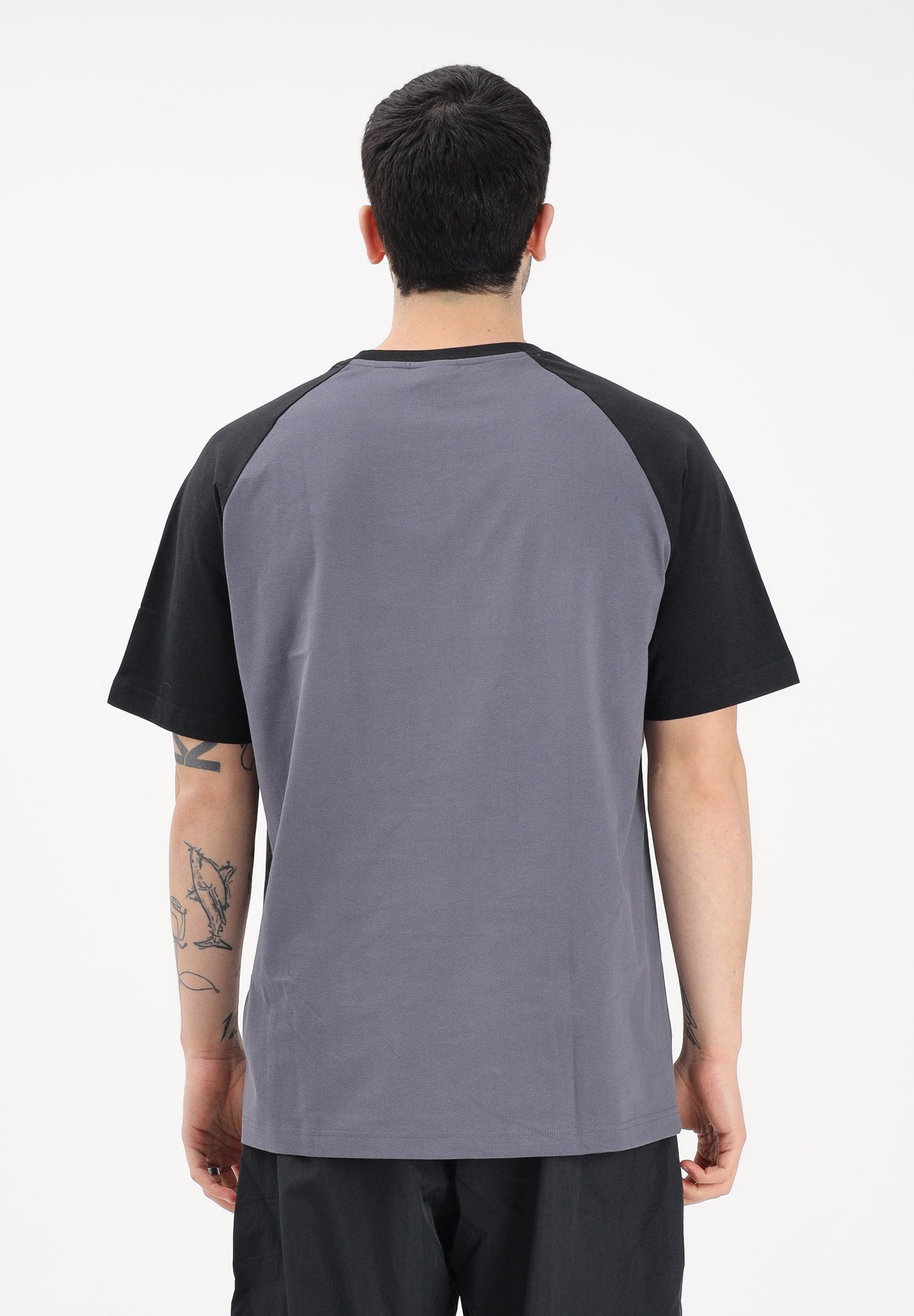 ADIDAS ORIGINALS T-shirt a manica corta CHEST STRIPES grigia e nera da uomo KE2130 . ADIDAS ORIGINALS 