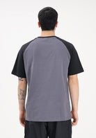ADIDAS ORIGINALS T-shirt a manica corta CHEST STRIPES grigia e nera da uomo KE2130 . ADIDAS ORIGINALS 