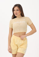 ADIDAS ORIGINALS T-shirt a manica corta SMOCKED CALI gialla da donna KE3431 . ADIDAS ORIGINALS 