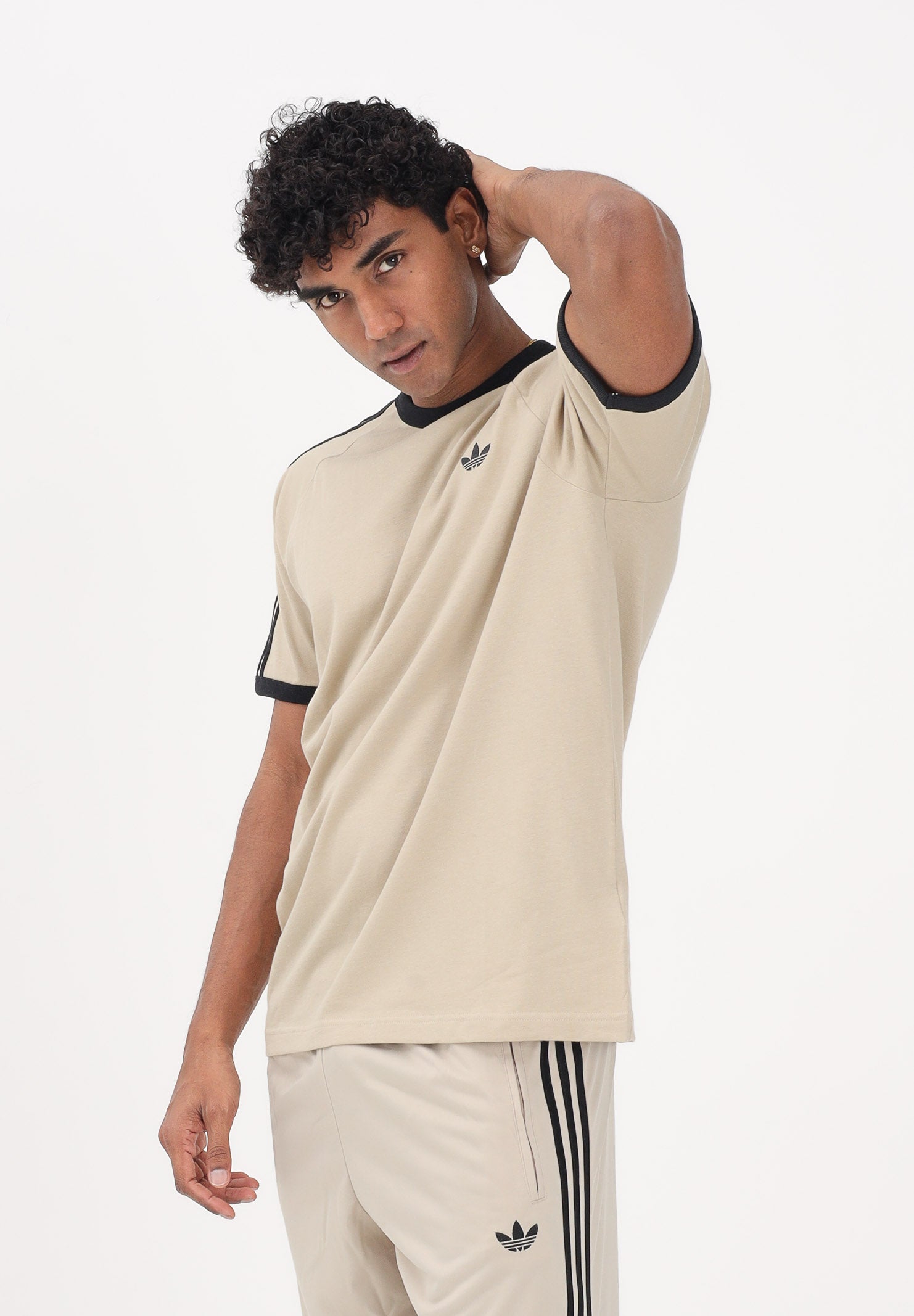 ADIDAS ORIGINALS T-shirt a manica corta 3 STRIPES beige e nera da uomo KE7964 . ADIDAS ORIGINALS 