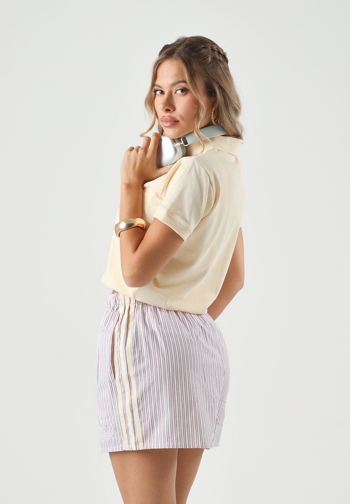 ADIDAS ORIGINALS Polo SHORT SLEEVE crop a maniche corte, giallo chiaro, da donna con logo Trefoil<BR/> KT7991 . ADIDAS ORIGINALS 
