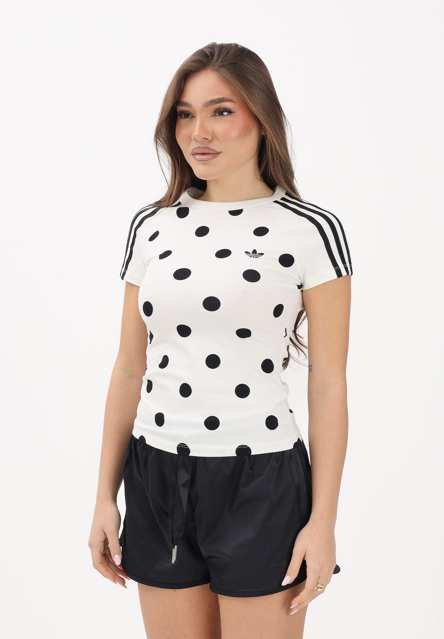 ADIDAS ORIGINALS T-shirt a manica corta Slim Fit Cali panna e nera da donna con pois KV1193 . ADIDAS ORIGINALS 