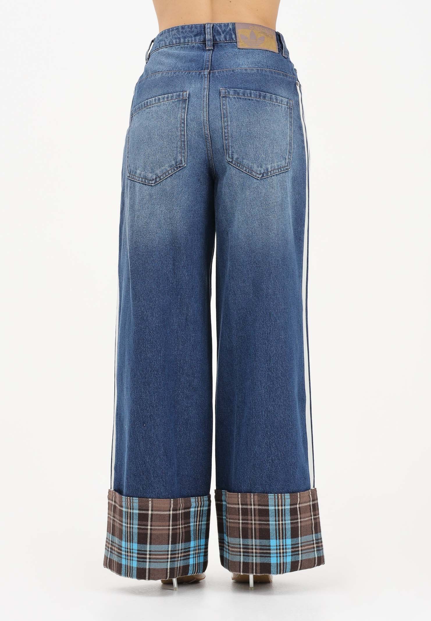 ADIDAS ORIGINALS Jeans in denim medio da donna con piegone a quadri KW4518 . ADIDAS ORIGINALS 