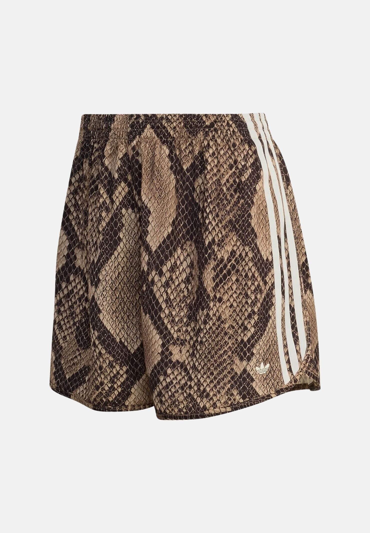 ADIDAS ORIGINALS shorts Snake Print Satin Shorts colore Linen / Magic Beige beige/marrone, donna. KX1895 . ADIDAS ORIGINALS 