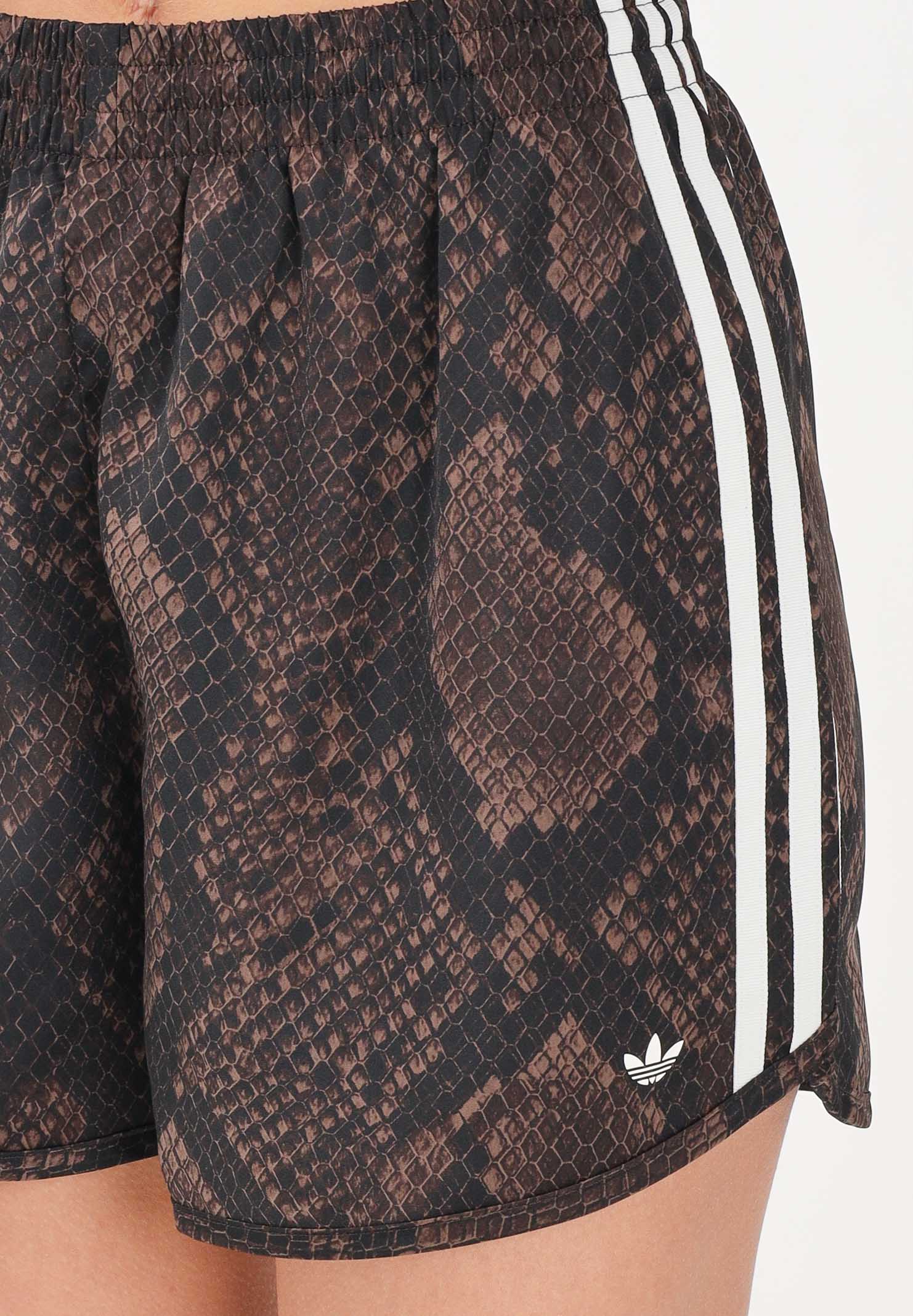 ADIDAS ORIGINALS shorts sportivi SNAKE PRINT SATIN SHORTS pitonato marrone donna. KX1896 . ADIDAS ORIGINALS 