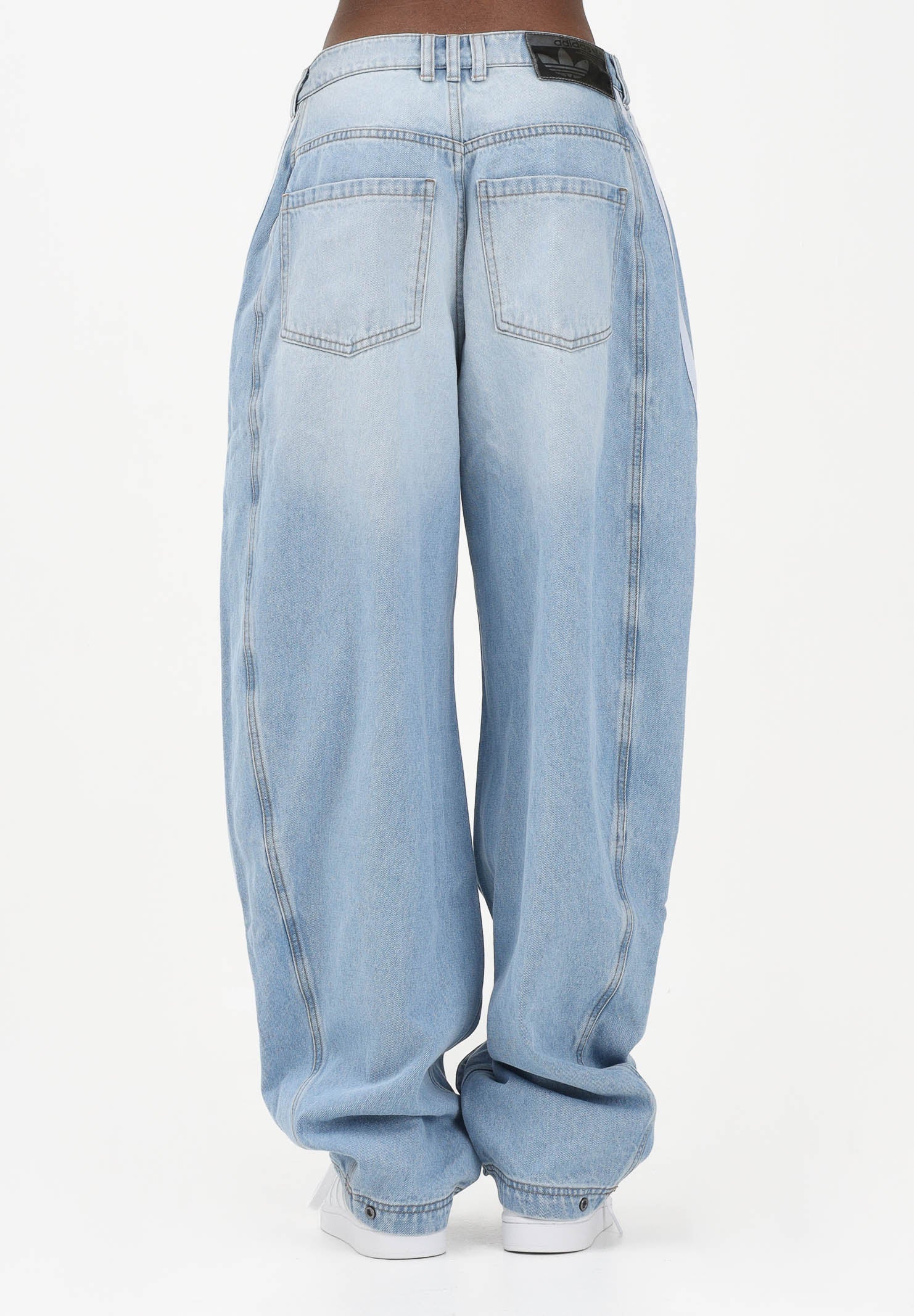 ADIDAS ORIGINALS Jeans ADILENIUM 5.0 BANANA OVERLAY in denim chiaro per uomo e donna KY5188 . ADIDAS ORIGINALS 