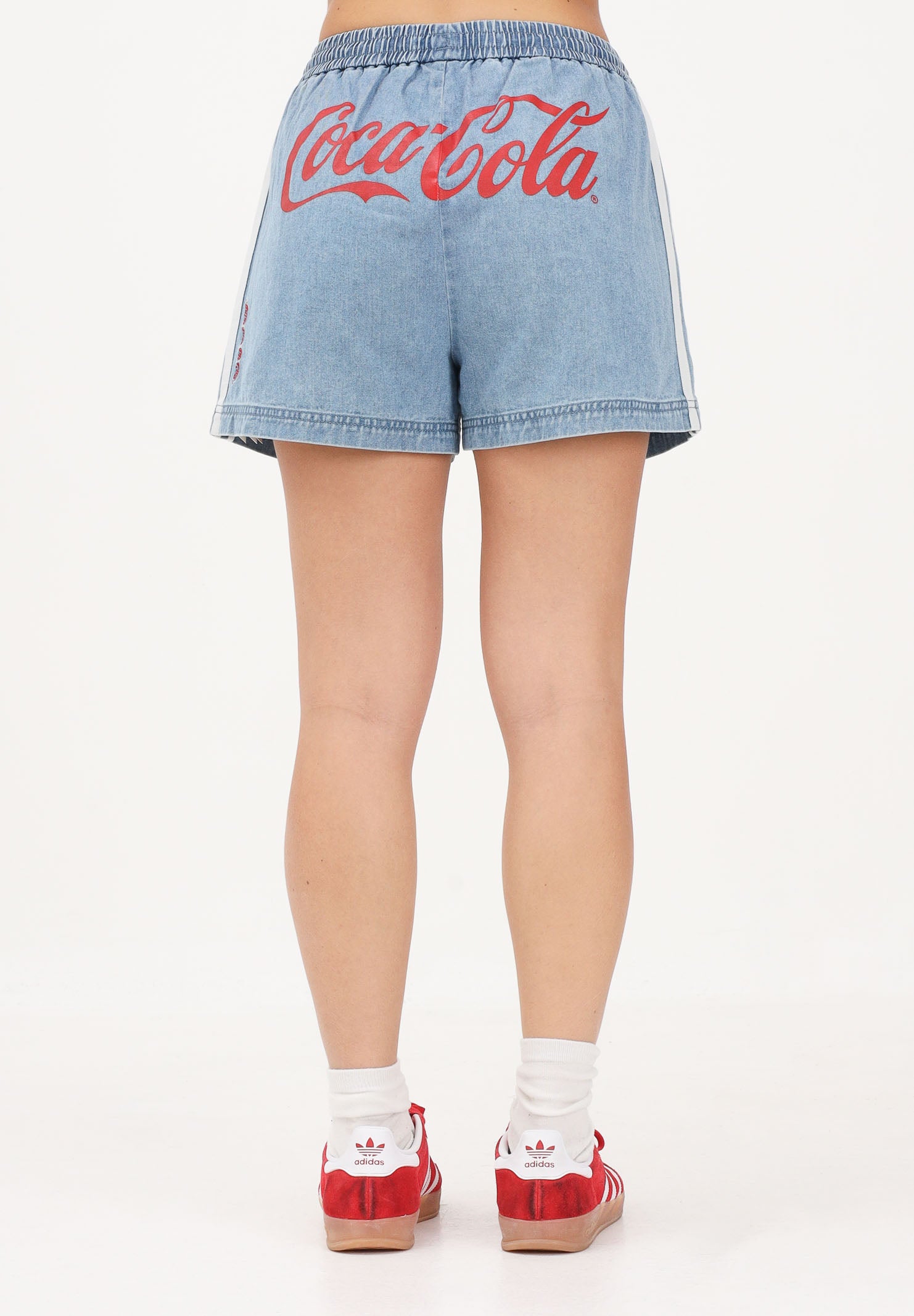 ADIDAS ORIGINALS x Coca-Cola  3-stripes shorts sportivi donna in  blu denim KY7564 . ADIDAS ORIGINALS 