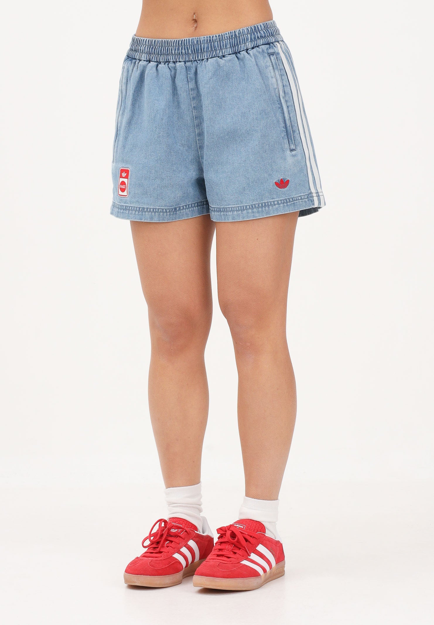 ADIDAS ORIGINALS x Coca-Cola  3-stripes shorts sportivi donna in  blu denim KY7564 . ADIDAS ORIGINALS 