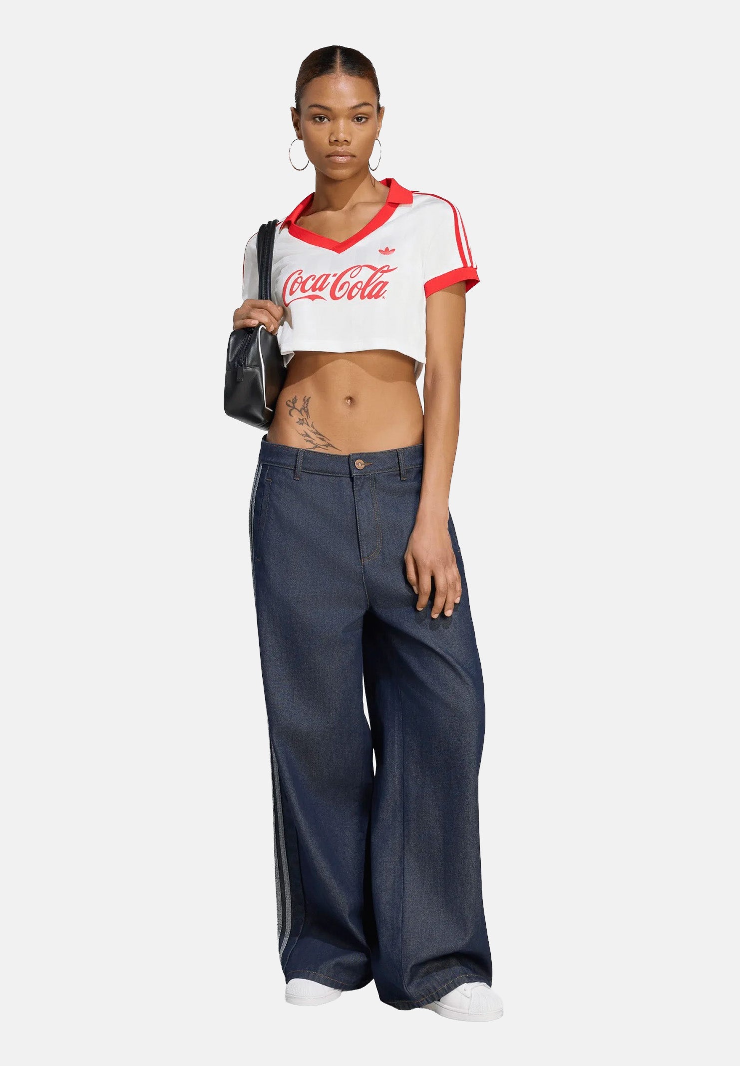 ADIDAS ORIGINALS t-shirt crop Women's Red Coca-Cola Print Crop T-shirt White / Vivid Red bianco e rosso donna. KY7571 . ADIDAS ORIGINALS 