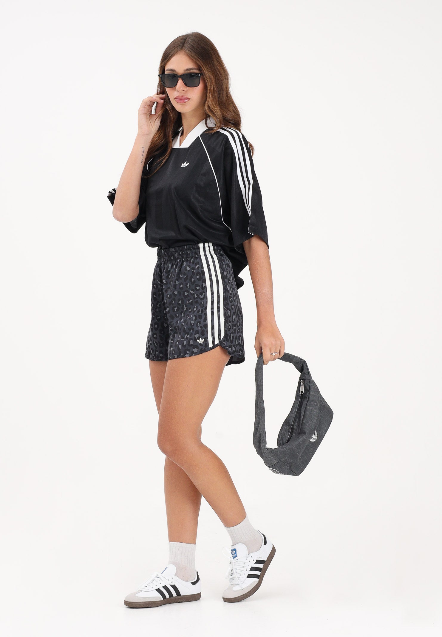 ADIDAS ORIGINALS T-shirt a manica corta 3 STRIPES JAQUARD nera da donna KD2904 . ADIDAS ORIGINALS 