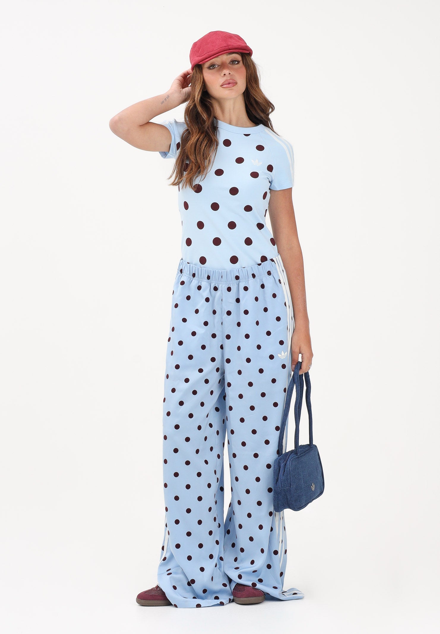 ADIDAS ORIGINALS T-shirt a manica corta CALIFORNINA SLIM FIT azzurra e bordeaux con pois da donna KV1192 . ADIDAS ORIGINALS 