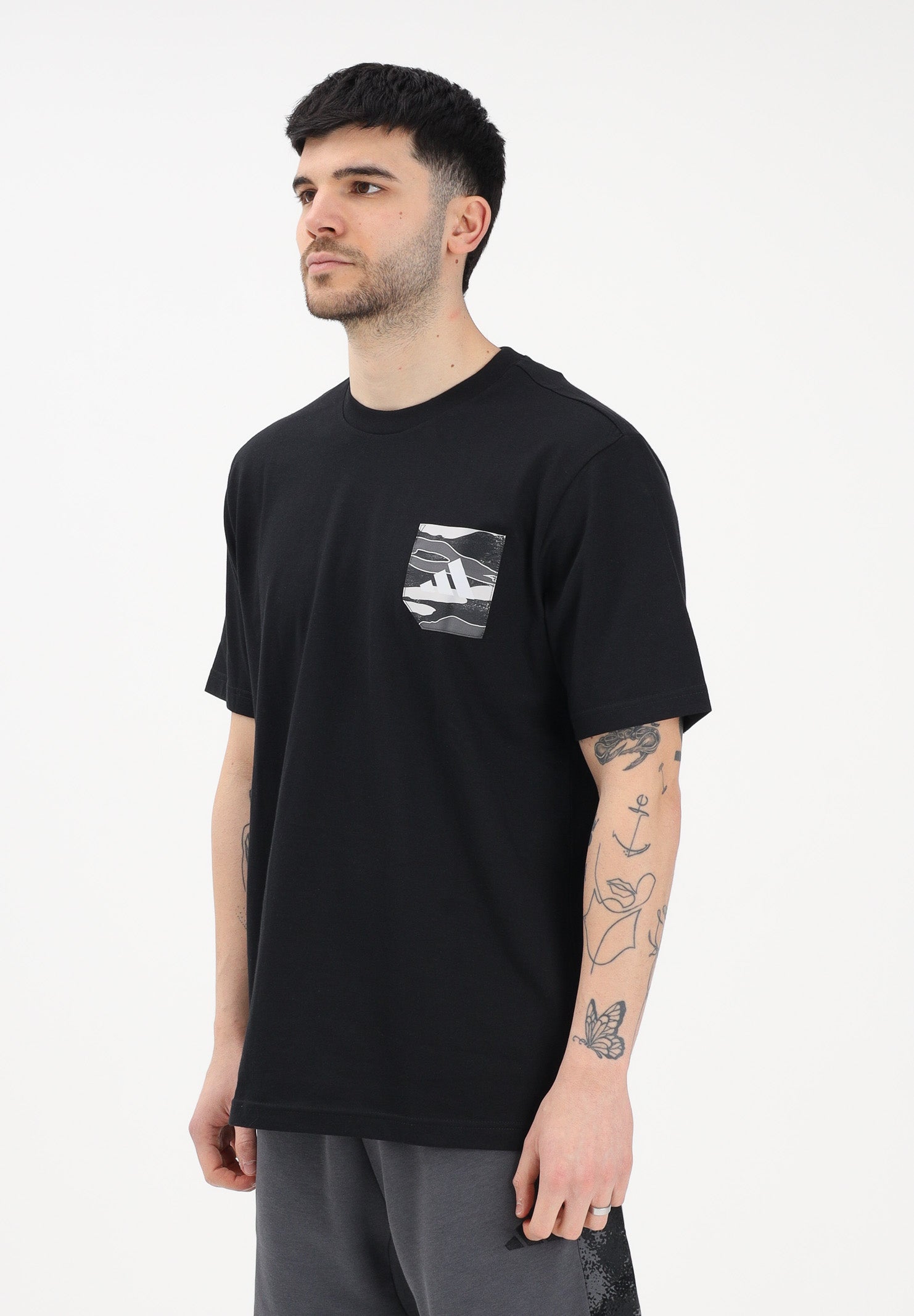 ADIDAS PERFORMANCE T-shirt a manica corta CAMO WOVEN POCKET GRAPHIC nera da uomo JZ7497 . ADIDAS PERFORMANCE 
