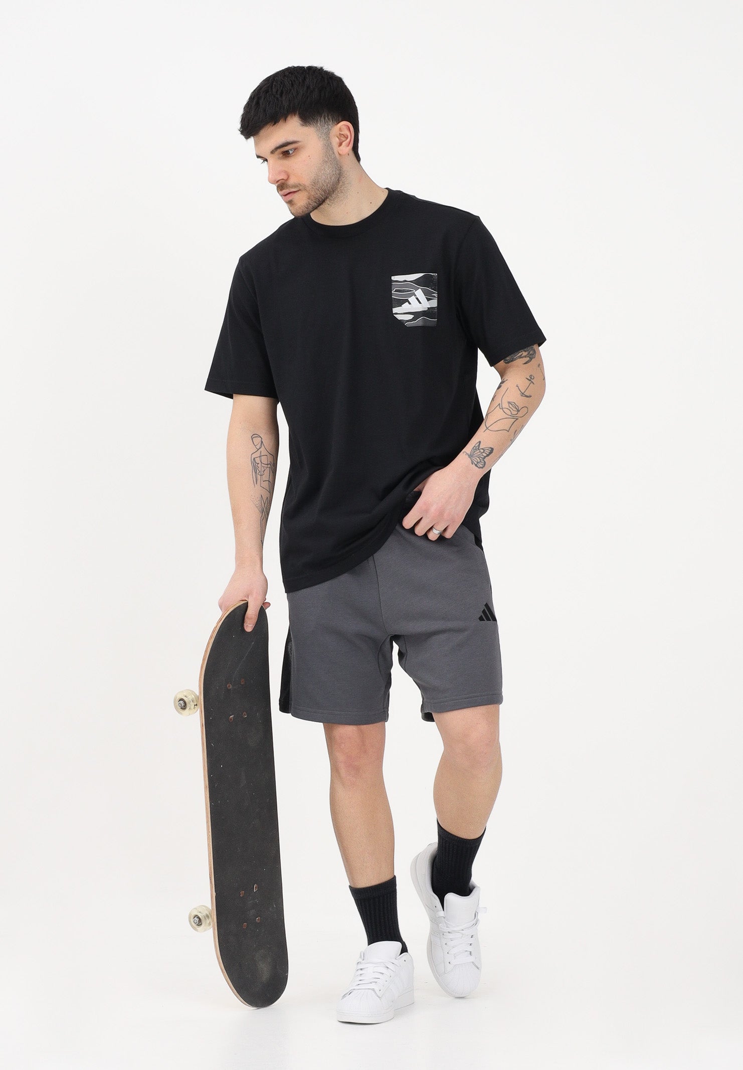 ADIDAS PERFORMANCE T-shirt a manica corta CAMO WOVEN POCKET GRAPHIC nera da uomo JZ7497 . ADIDAS PERFORMANCE 