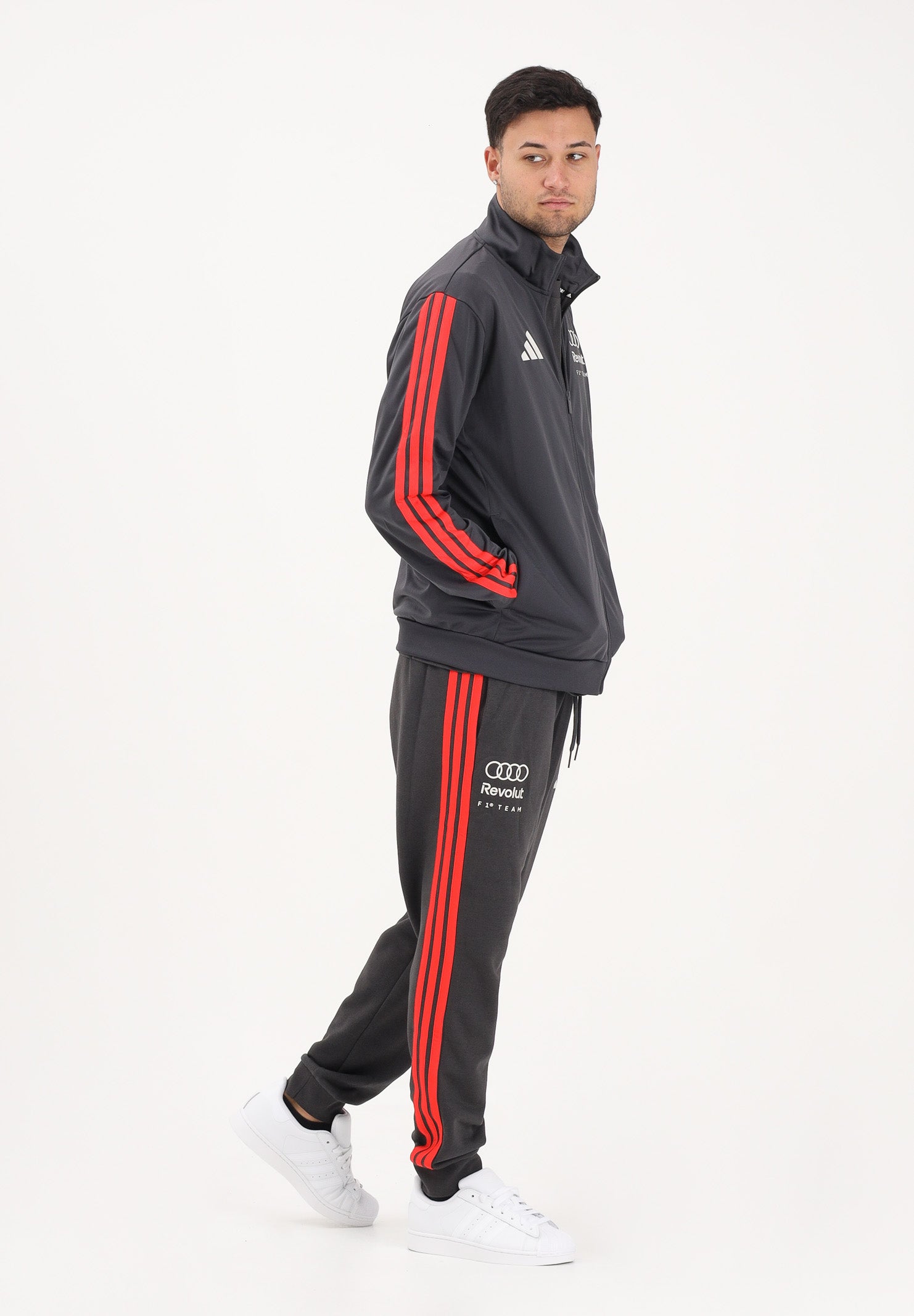 ADIDAS PERFORMANCE Pantalone sportivo DNA del Team Audi Revolut F1® grigio e rosso da uomo KE6783 . ADIDAS PERFORMANCE 