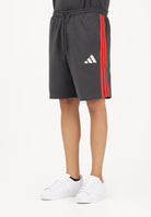 ADIDAS PERFORMANCE Shorts sportivo DNA del team Audi Revolut F1® grigio e rosso da uomo KE6786 . ADIDAS PERFORMANCE 