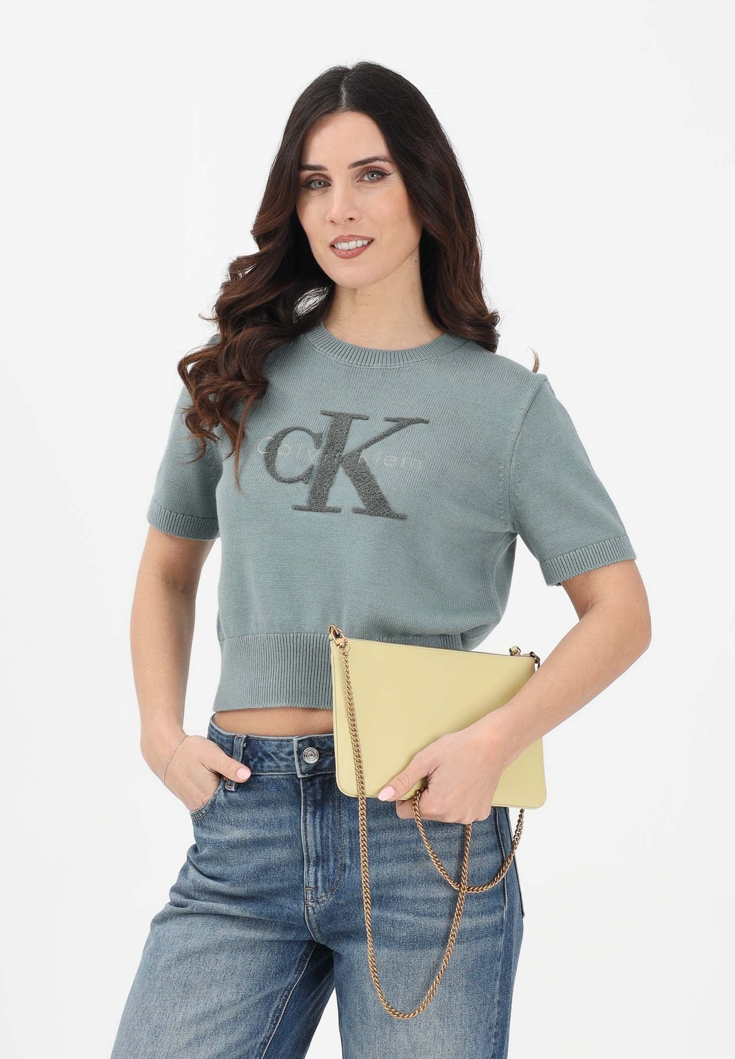 CALVIN KLEIN JEANS Maglia a manica corta verde salvia da donna con logo LV044E306GPNO . CALVIN KLEIN JEANS 