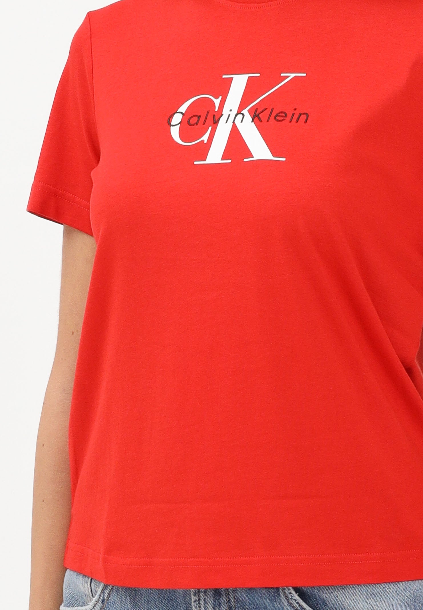 CALVIN KLEIN JEANS T-shirt a manica corta rossa da donna con logo LV047B865GVMT . CALVIN KLEIN JEANS 