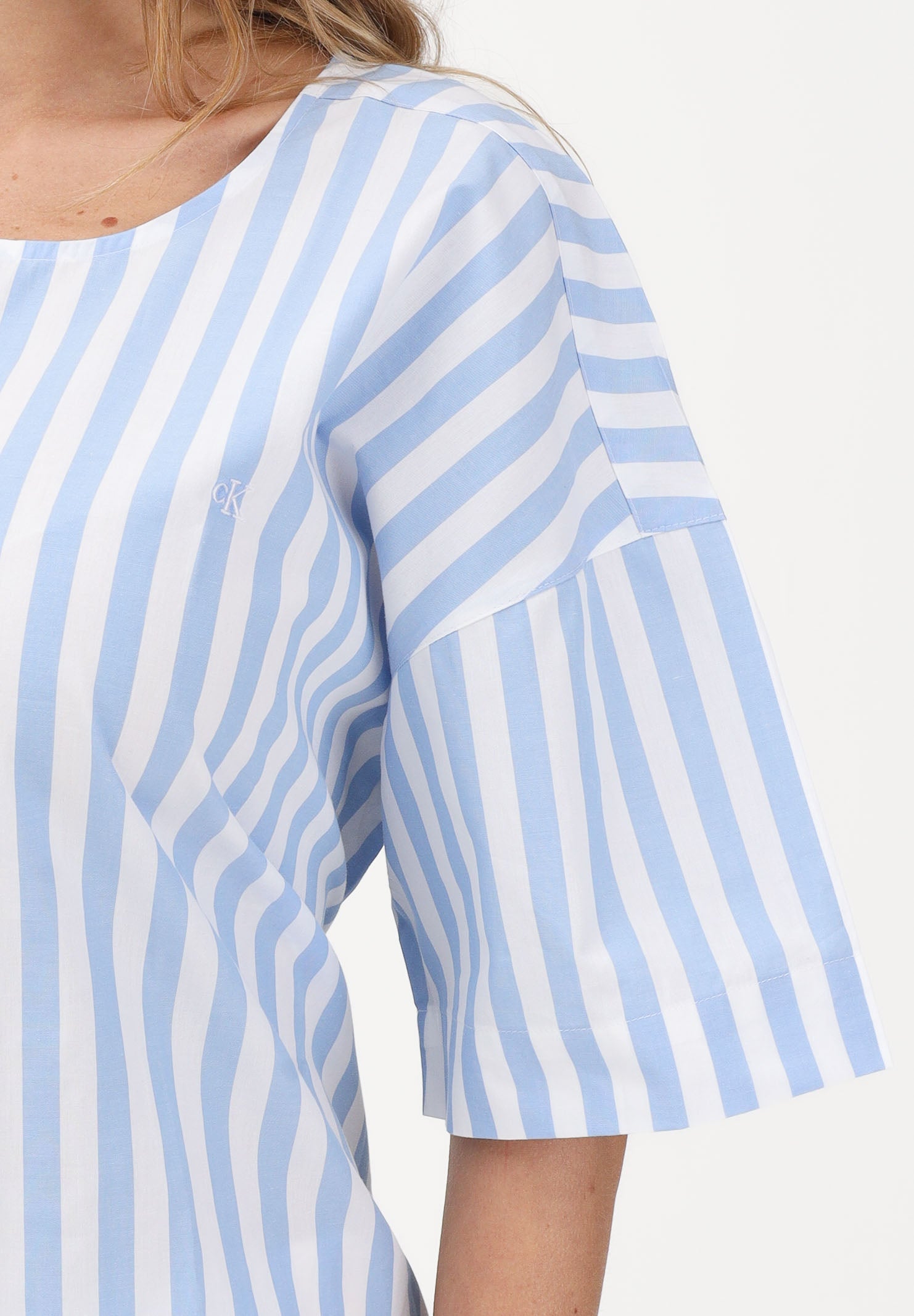 CALVIN KLEIN JEANS Blusa bianca e azzurra da donna con motivo a righe LV047F113G C32 CALVIN KLEIN JEANS 
