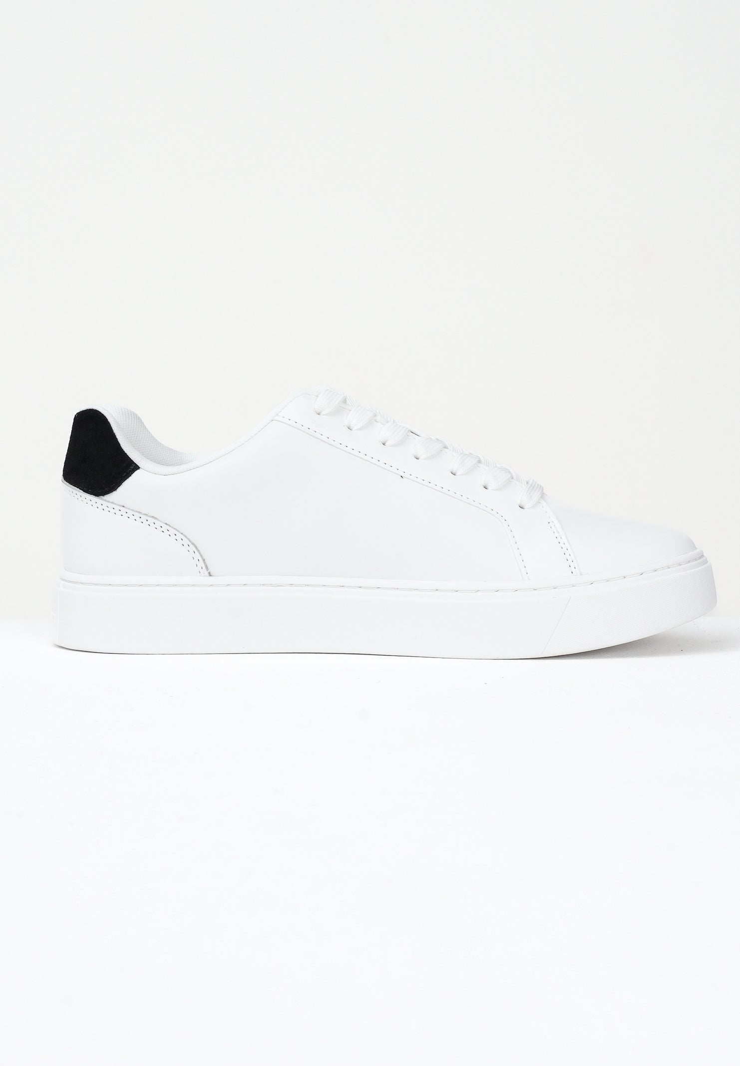 CALVIN KLEIN JEANS Sneakers bianche da uomo con logo YM0YM0143501W . CALVIN KLEIN JEANS 