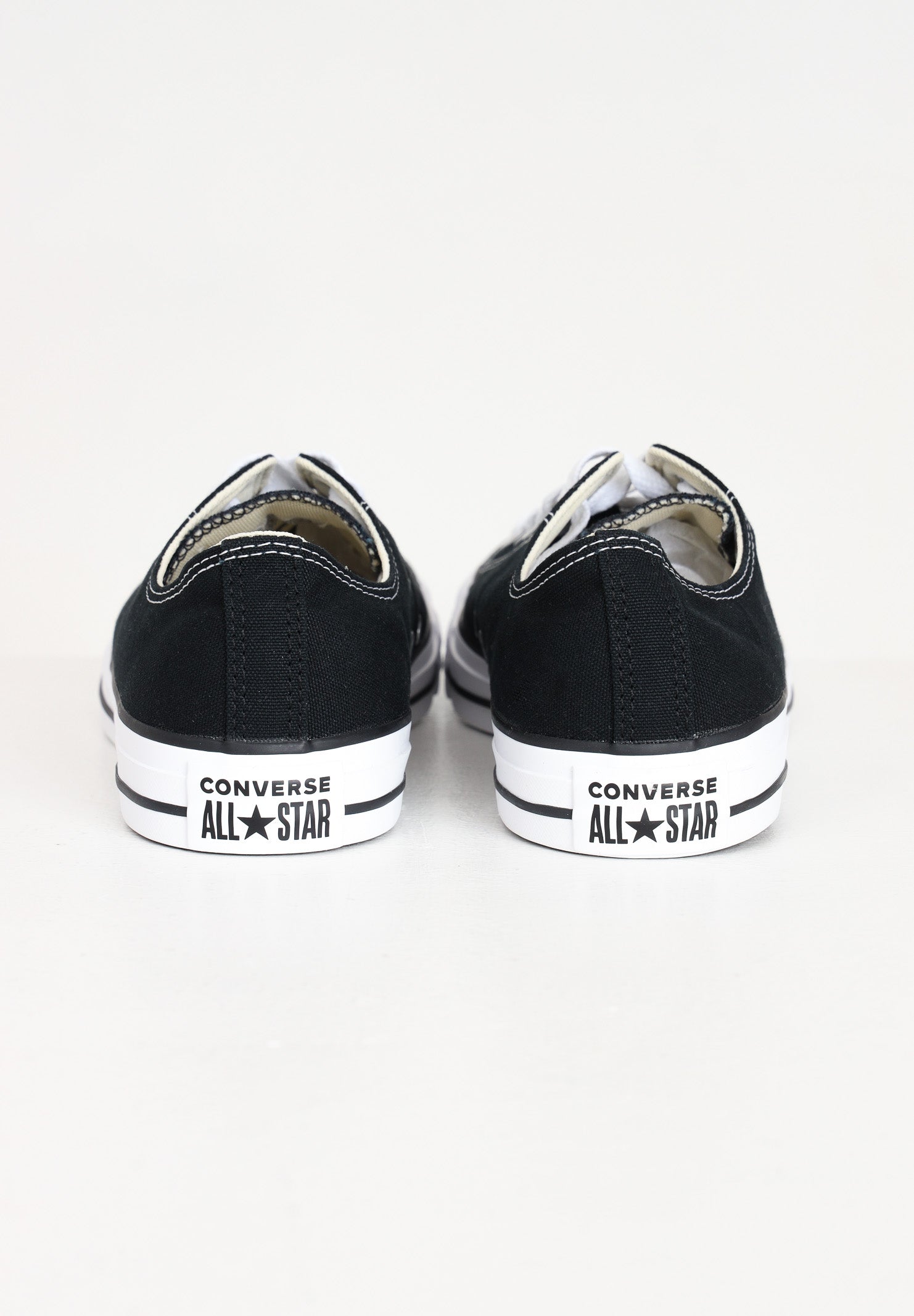 CONVERSE Sneakers CHUCK TAYLOR ALL STAR CLASSIC nere da uomo M9166C . CONVERSE 