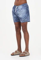 DSQUARED2 Shorts mare blu da uomo con stampa monogram effetto denim D7B626810 454 DSQUARED2 