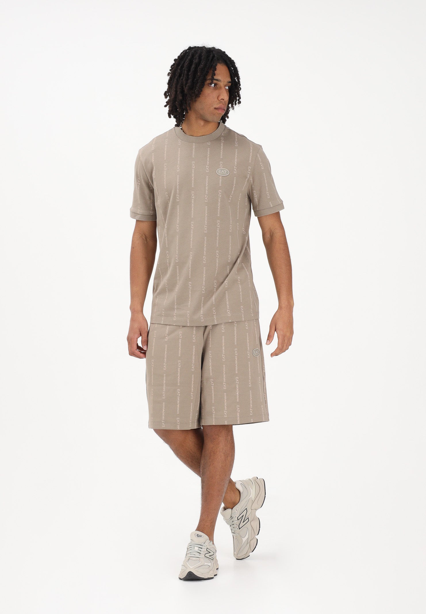EA7 Shorts sportivo beige da uomo con stampa all-over del logo 7M001393AF12660 F1030 EA7 