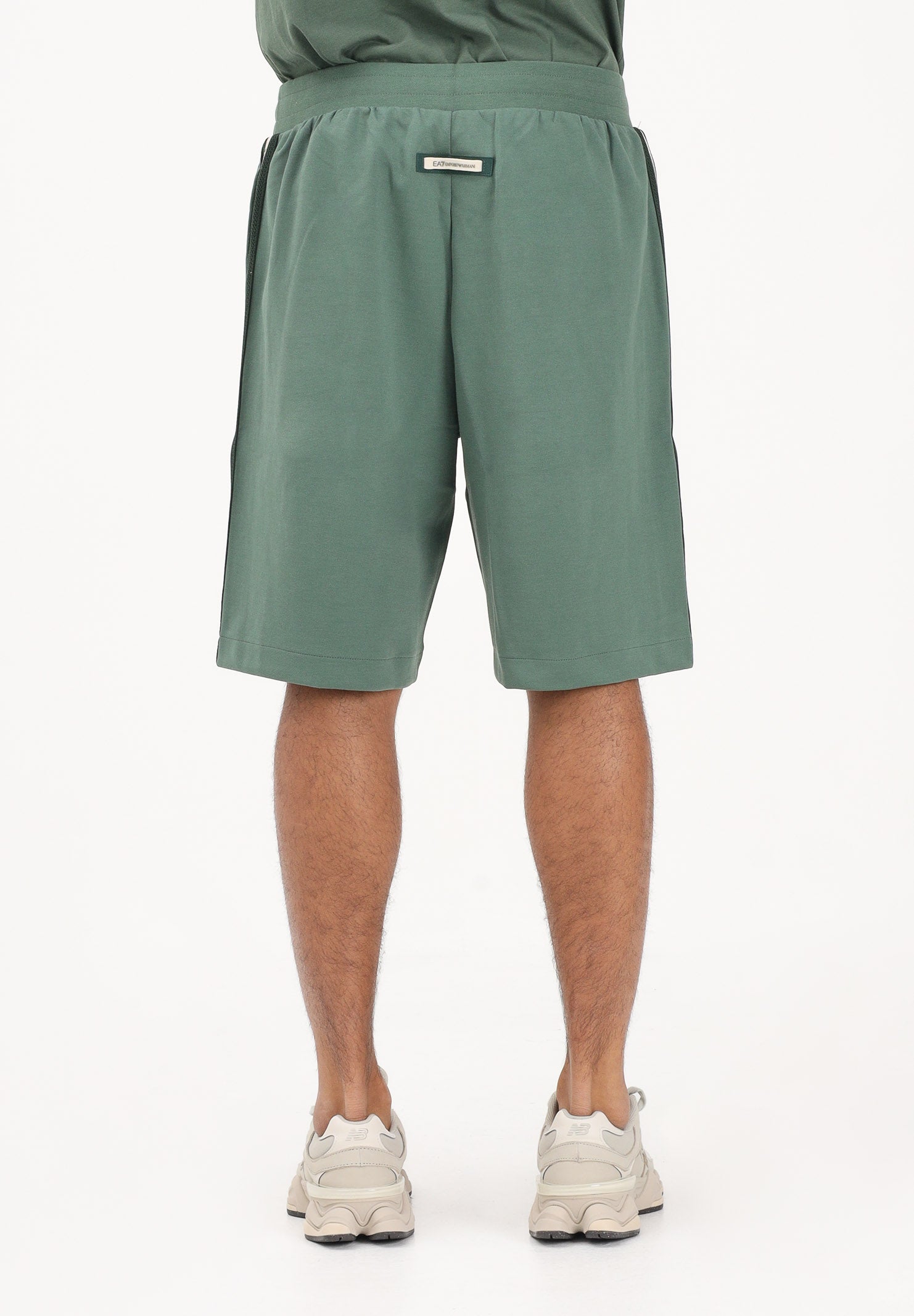 EA7 Shorts sportivo verde salvia da uomo con bande logate laterali 7M001481AF12660 U7260 EA7 