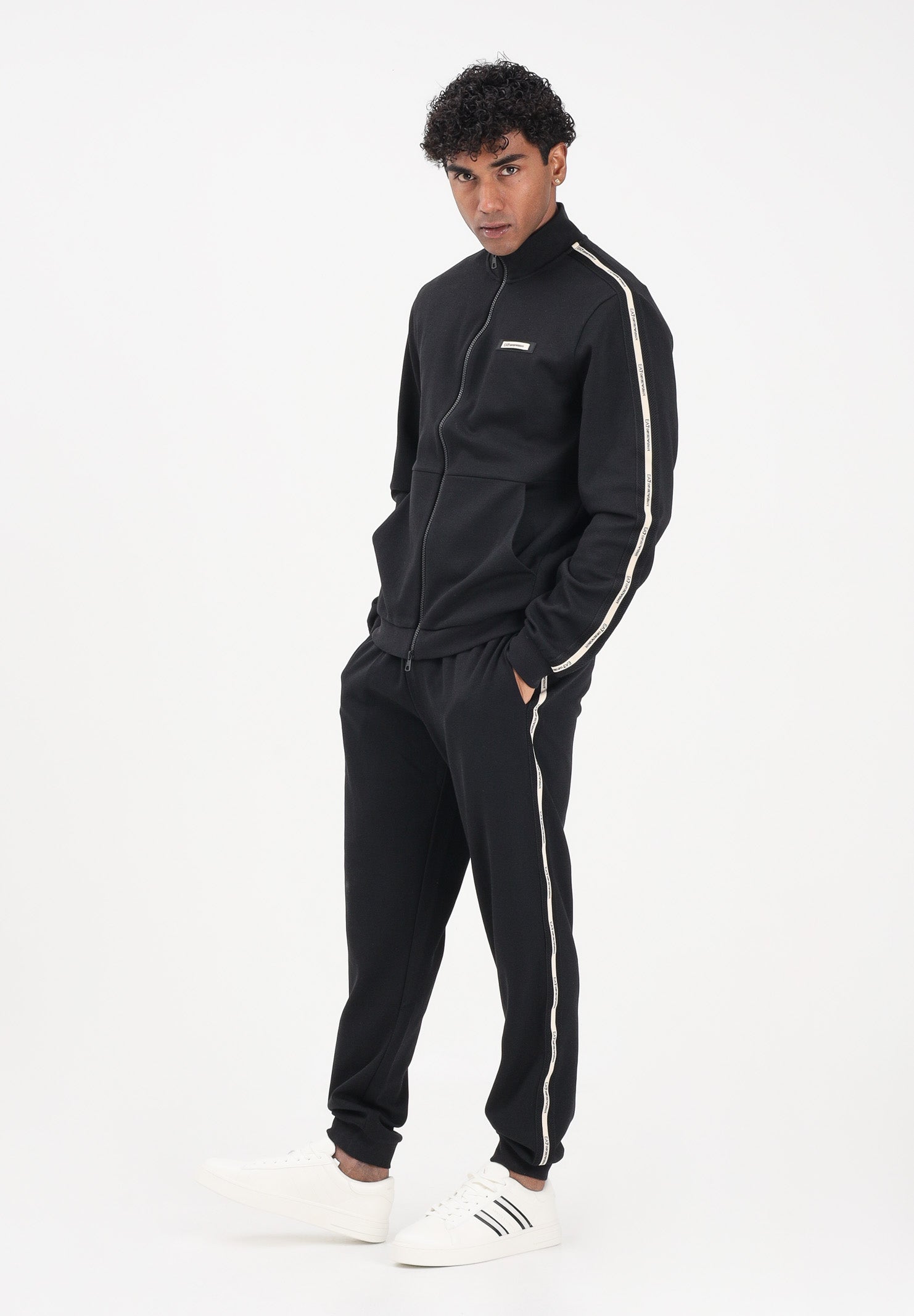 EA7 Pantalone sportivo nero da uomo con banda laterale a contrasto 7M001482AF12660 UC001 EA7 