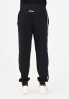 EA7 Pantalone sportivo nero da uomo con banda laterale a contrasto 7M001482AF12660 UC001 EA7 