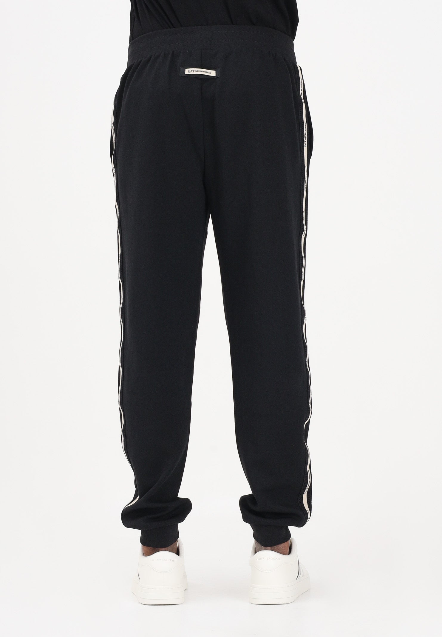 EA7 Pantalone sportivo nero da uomo con banda laterale a contrasto 7M001482AF12660 UC001 EA7 