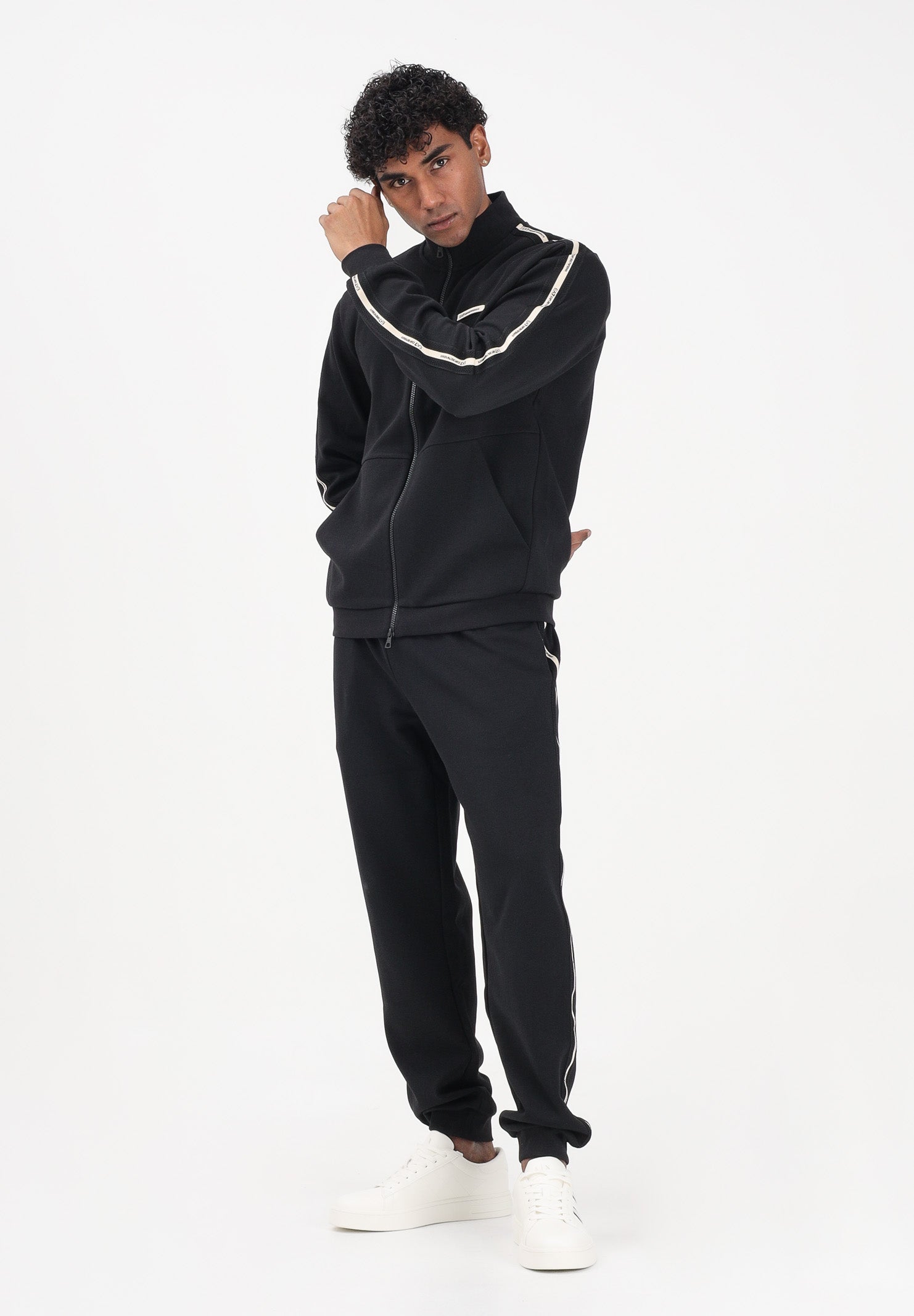 EA7 Pantalone sportivo nero da uomo con banda laterale a contrasto 7M001482AF12660 UC001 EA7 