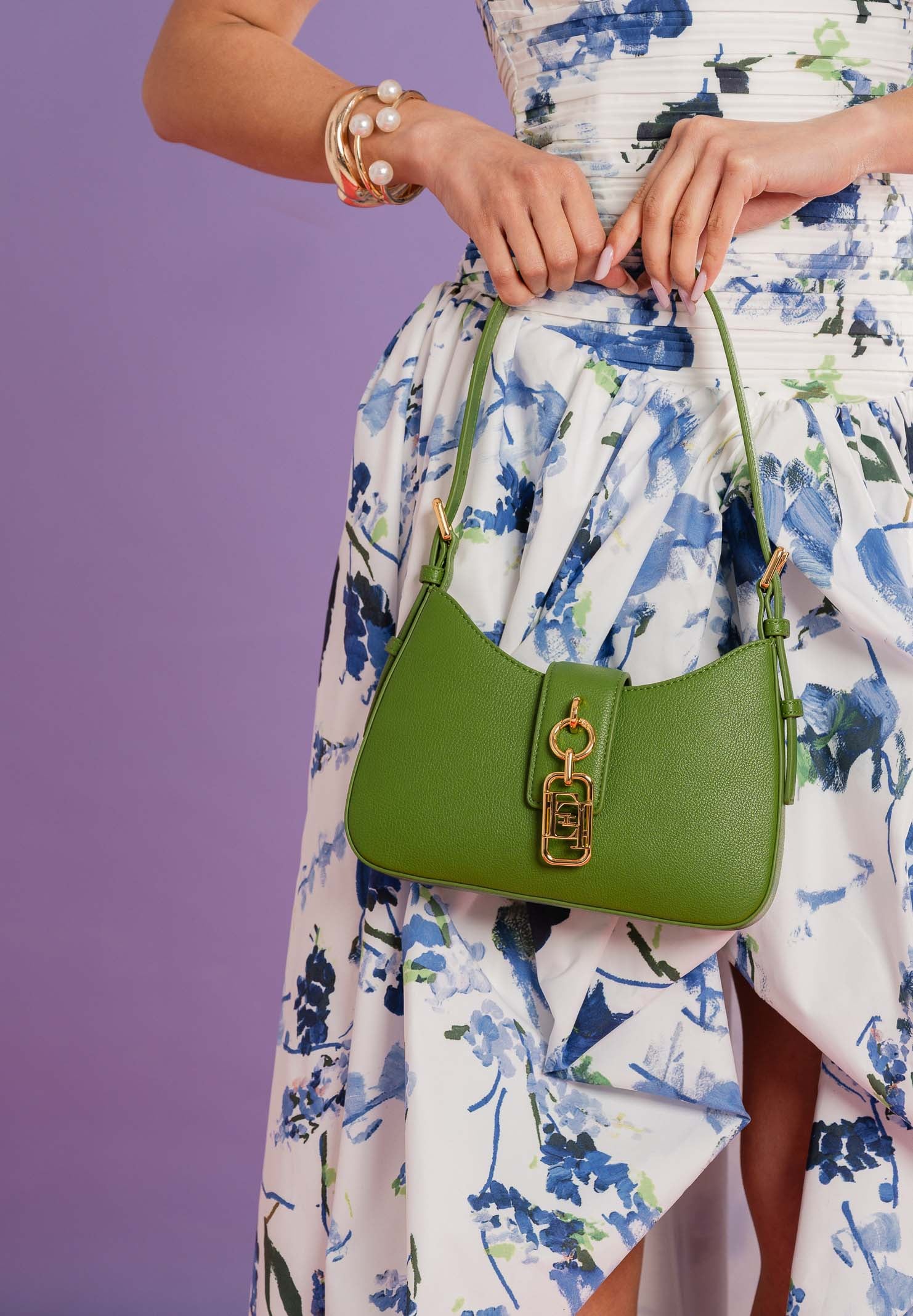 ELISABETTA FRANCHI Borsa a spalla verde da donna con charm<BR/> BS24A62E2 EV3 ELISABETTA FRANCHI 