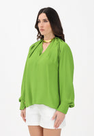 ELISABETTA FRANCHI Blusa verde da donna con dettaglio gioiello CA12961E2 EV3 ELISABETTA FRANCHI 
