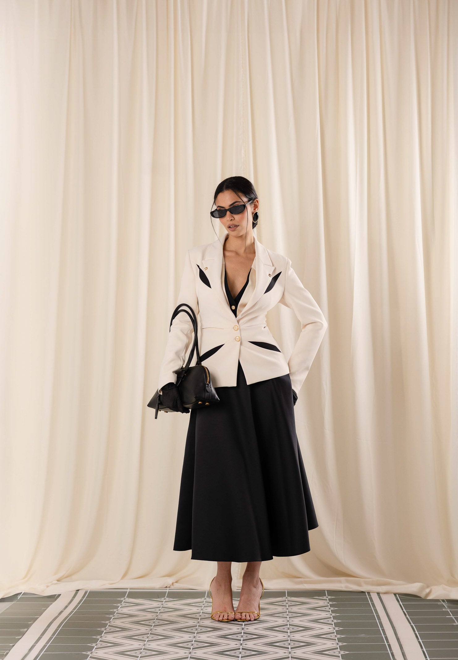 ELISABETTA FRANCHI Giacca monopetto burro e nera da donna con cut-out bicolore GI19861E2 E84 ELISABETTA FRANCHI 