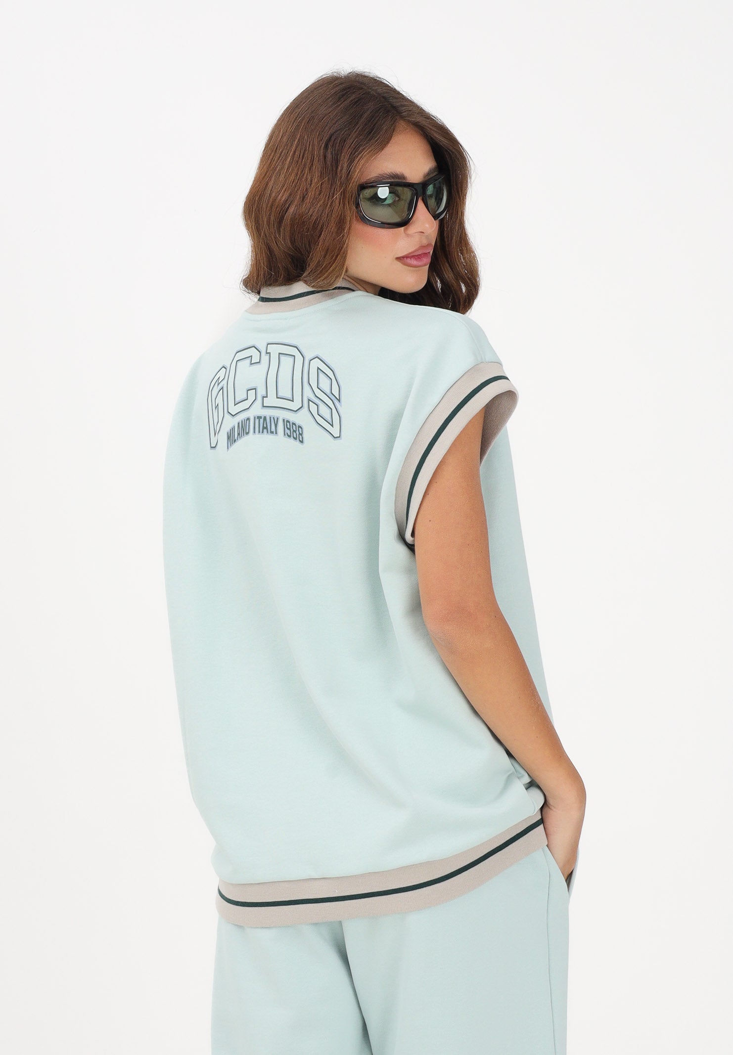 GCDS Felpa gilet verde acqua per uomo e donna con stampa maxi sul retro C1MEQE119F004 818G GCDS 