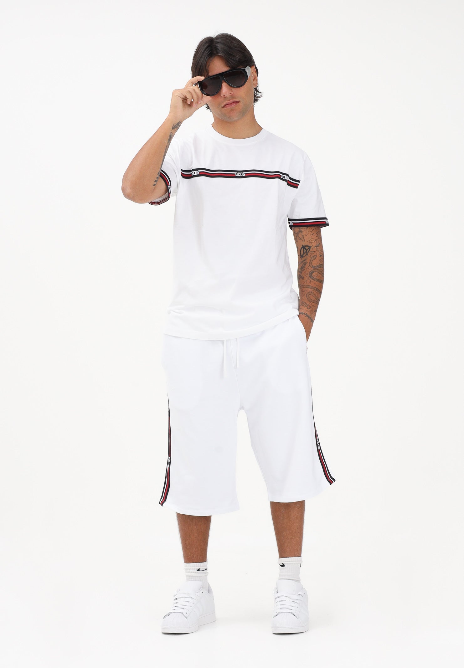 GCDS Shorts sportivo bianco per uomo e donna con bande laterali C1MEQL214F004 100B GCDS 