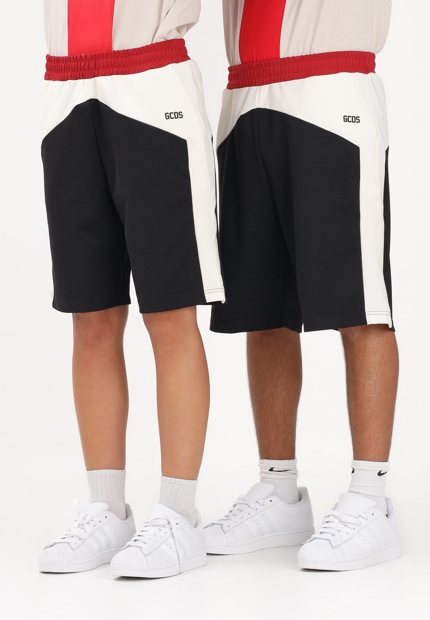 GCDS Shorts sportivo nero per uomo e donna dal design color block C1MEQL215C008 999A GCDS 