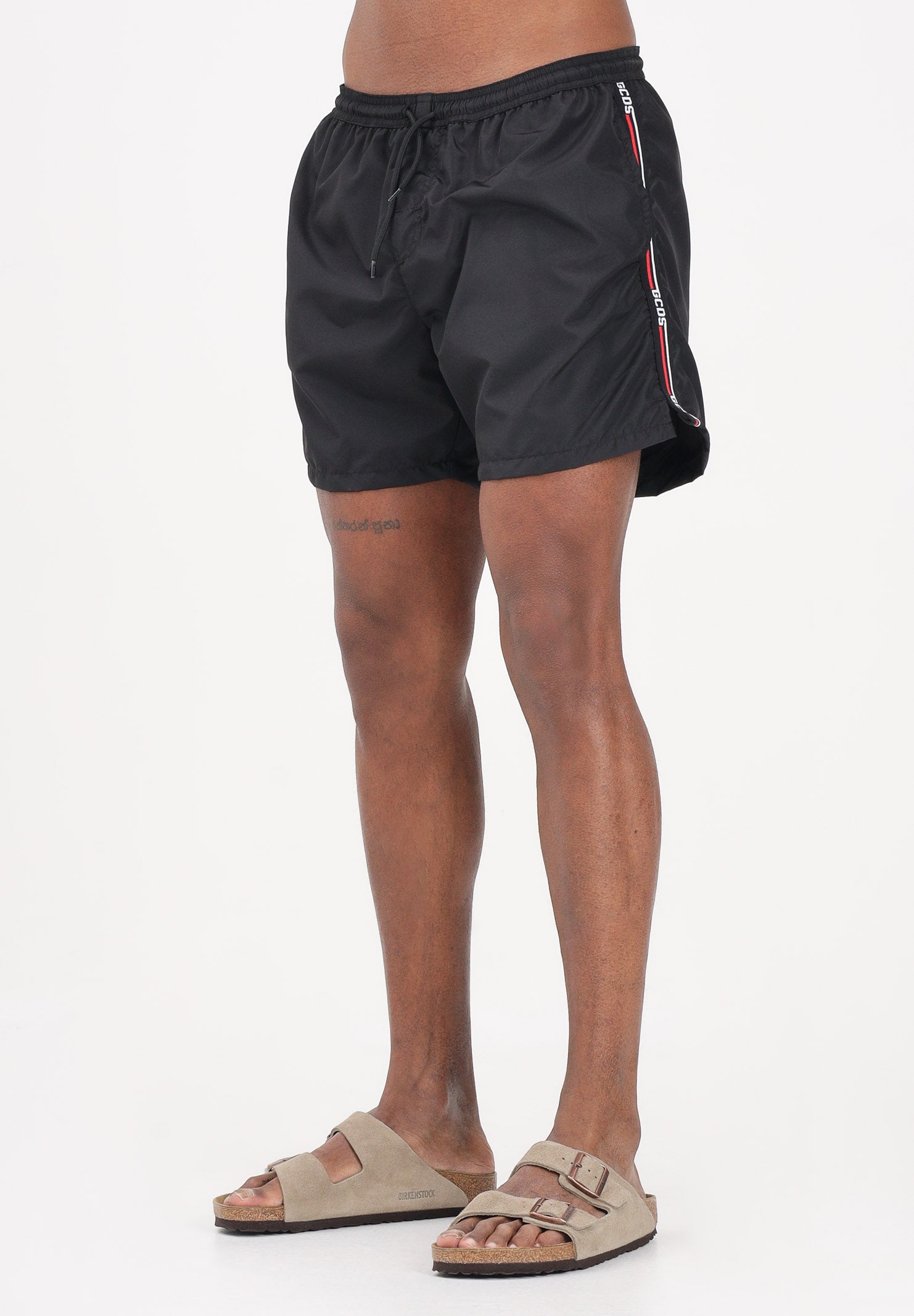 GCDS Shorts mare nero da uomo con bande logate a contrasto C1MEQS244T016 999B GCDS 