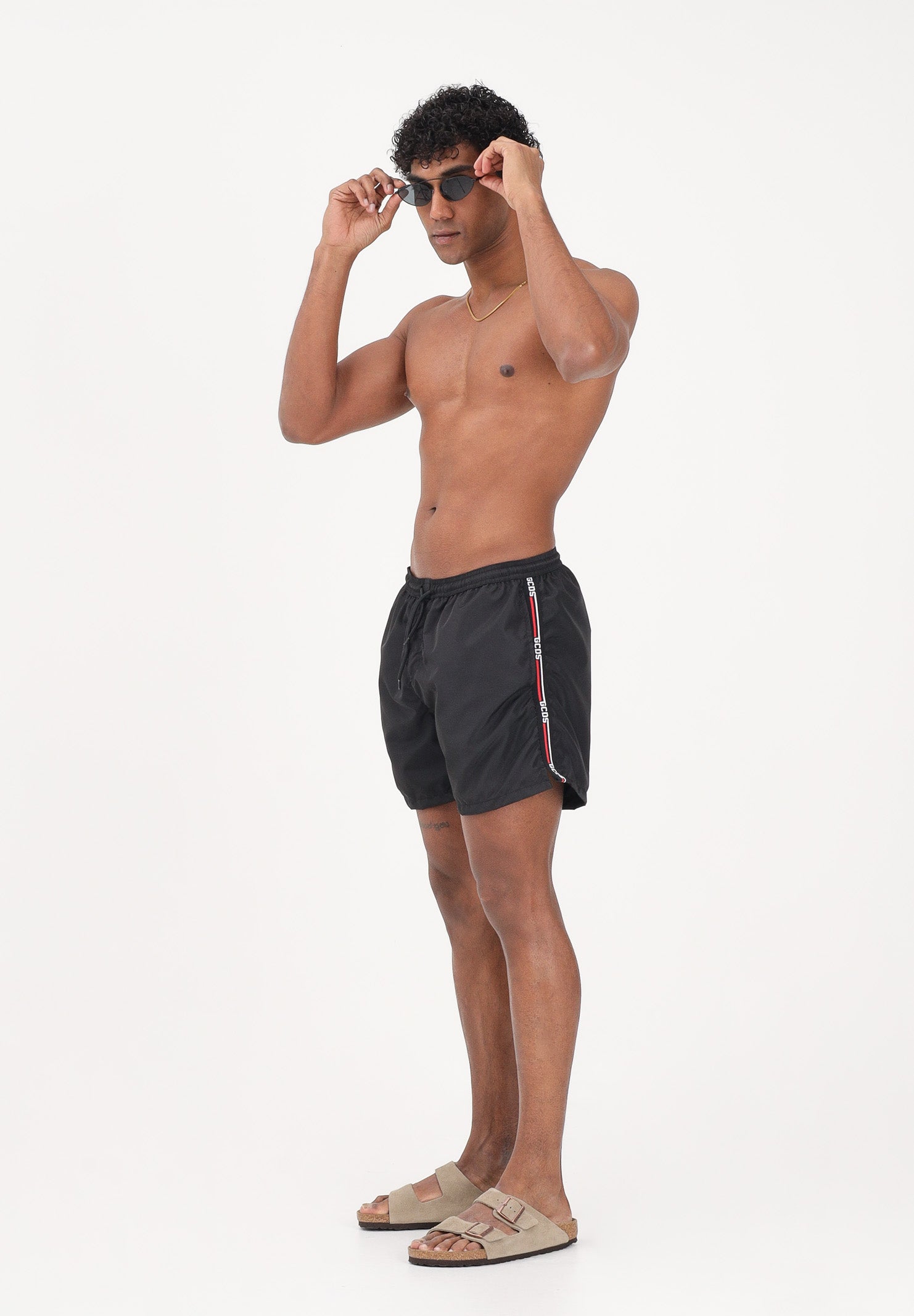 GCDS Shorts mare nero da uomo con bande logate a contrasto C1MEQS244T016 999B GCDS 