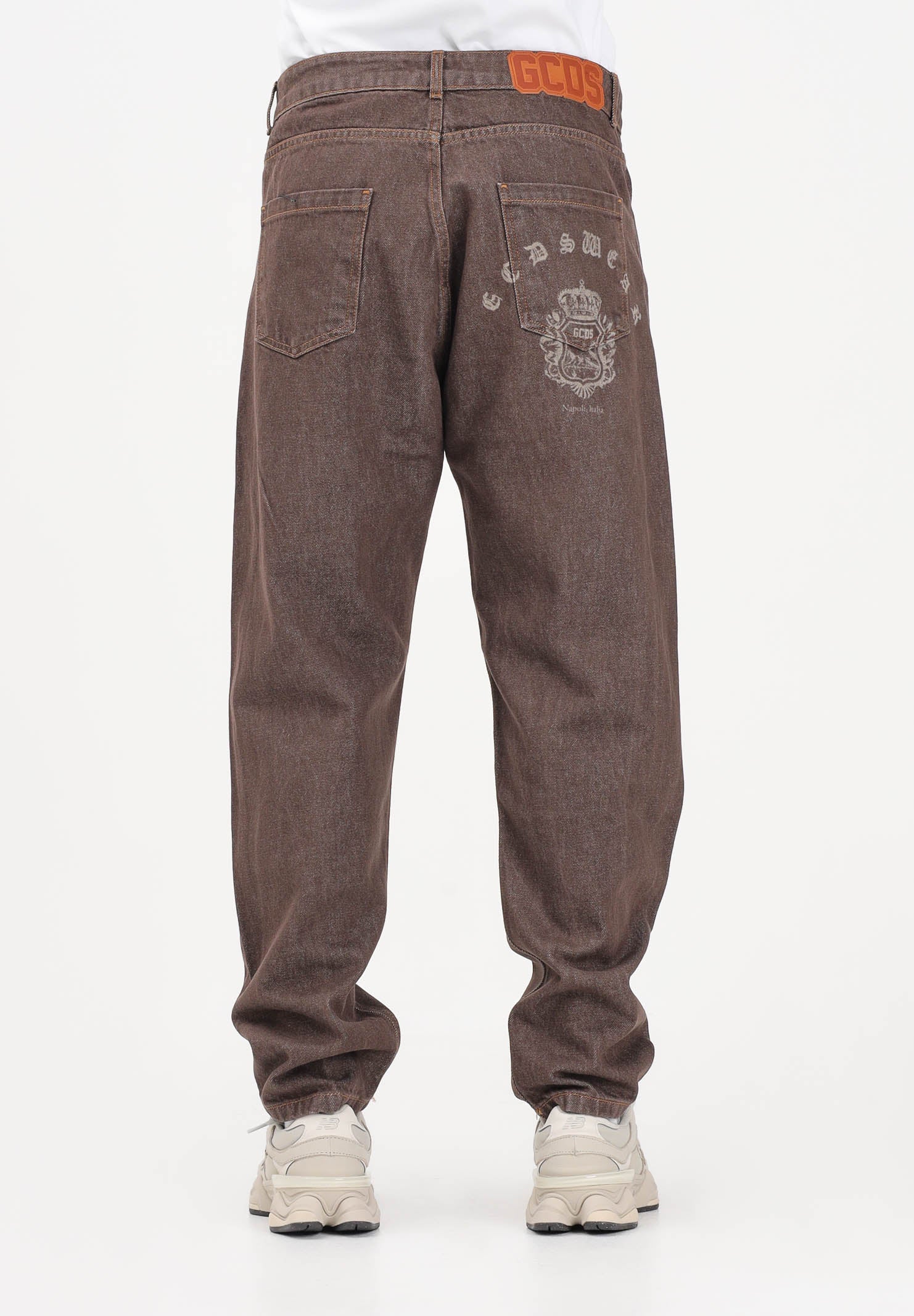 GCDS Jeans marrone da uomo con stampa sul retro C1MWQI191D087 388B GCDS 