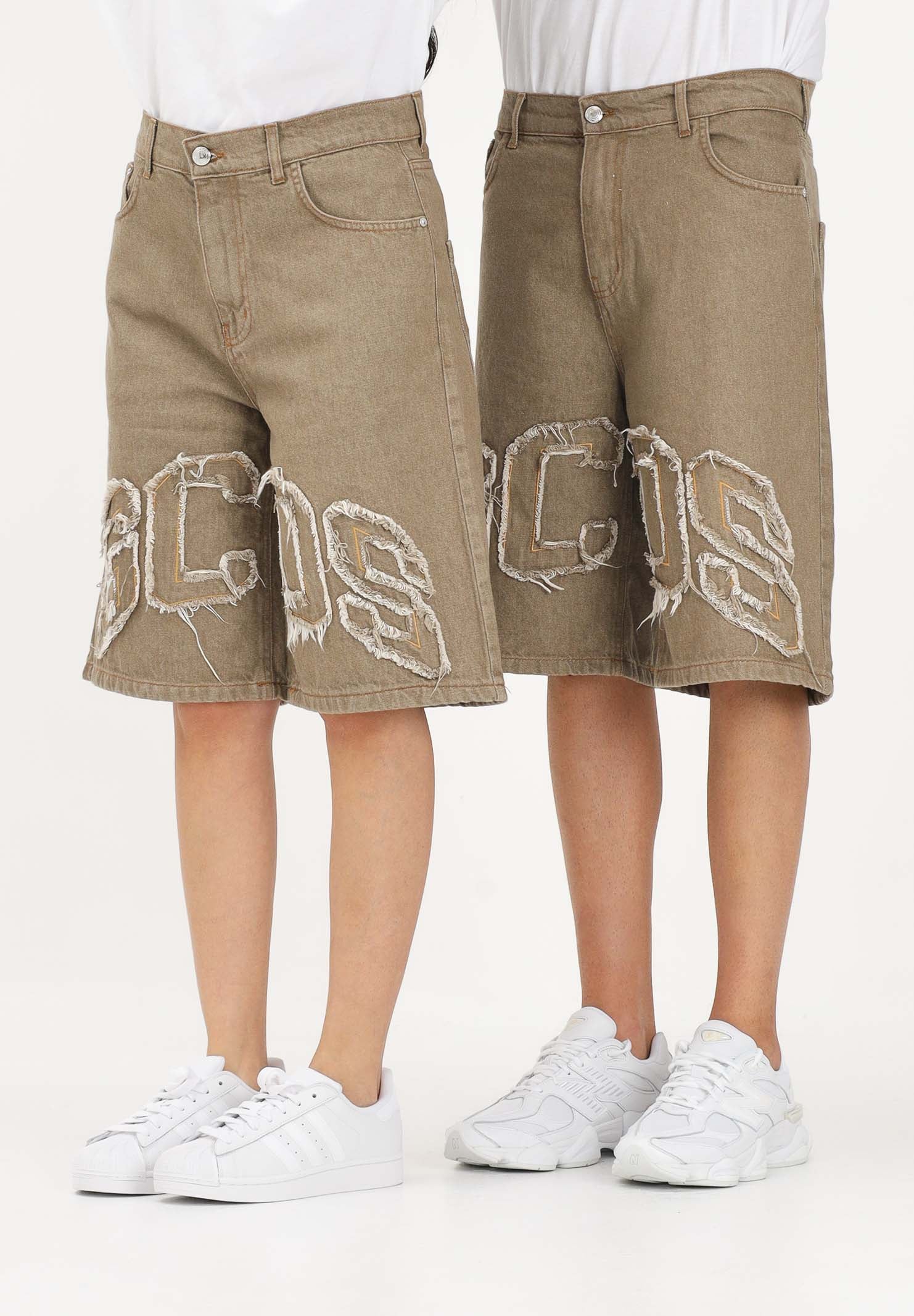 GCDS Bermuda in denim beige per uomo e donna con logo C1MWQL223D087 320T GCDS 